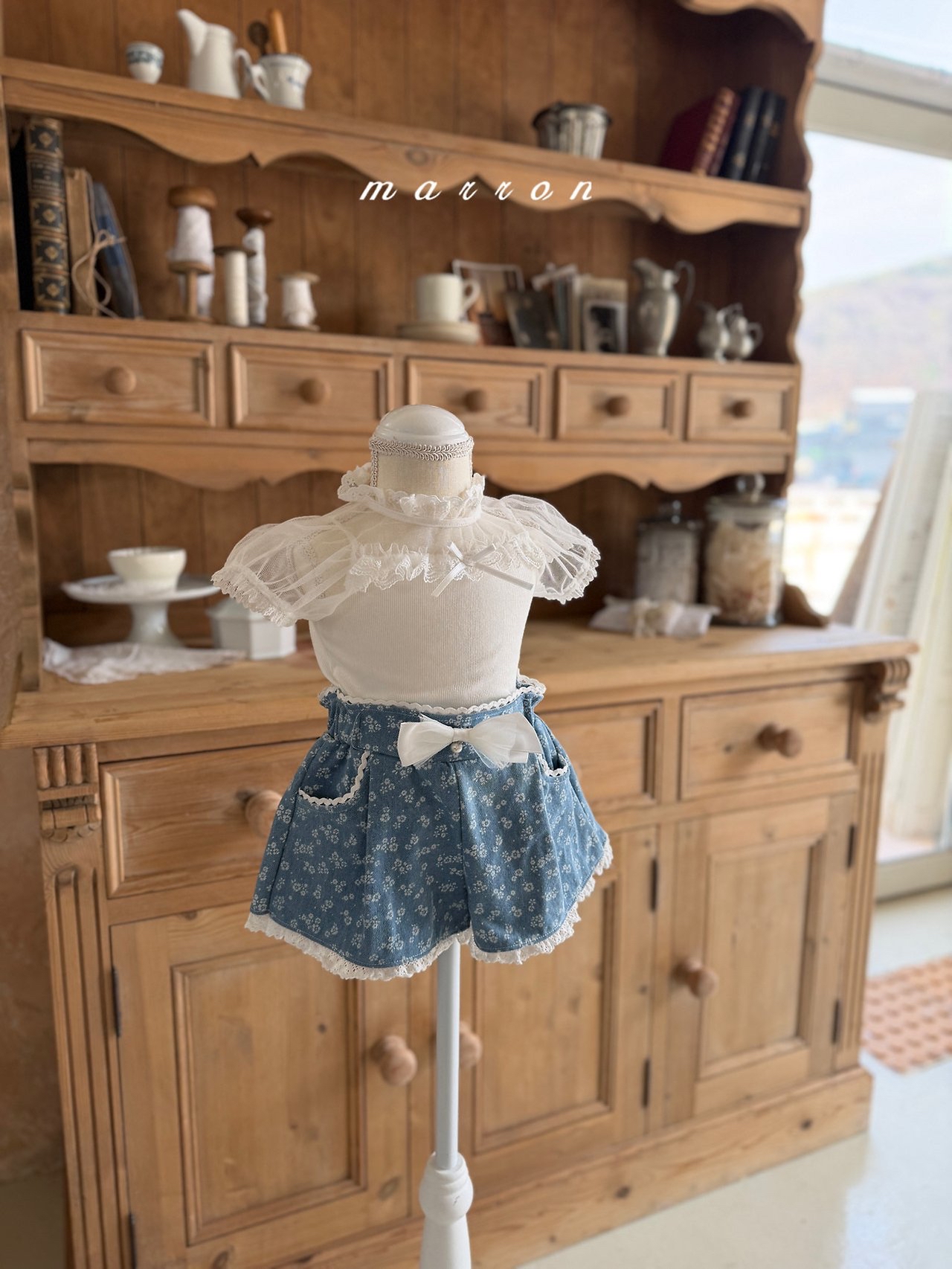 ☀️預訂 韓國直送☀️🇰🇷Marron花卉蕾絲花邊牛仔短褲