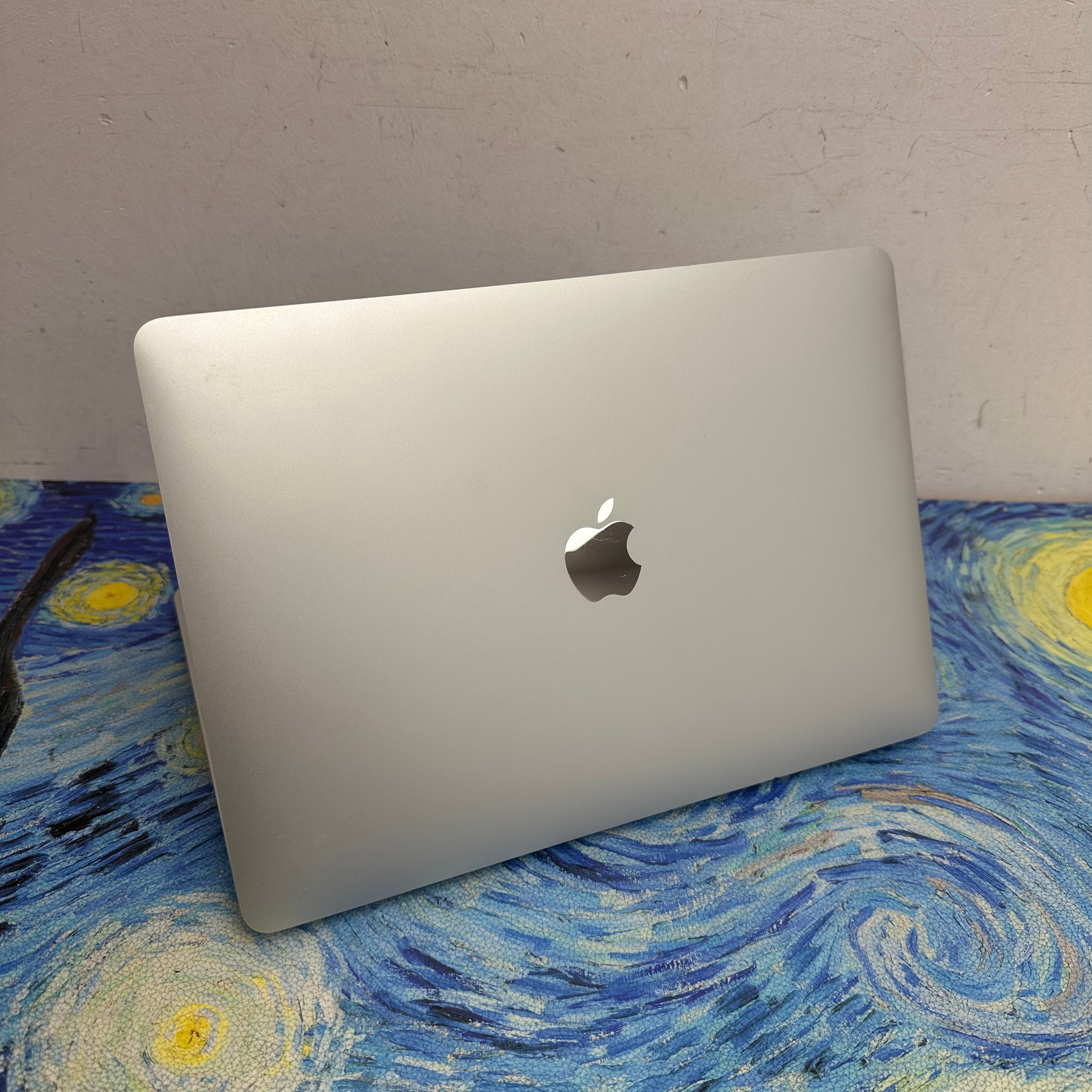 #5612 Apple MacBook Pro 2021/APPLE Retina/M1 CPU/8GB Ram/512GB SSD/Touch ID/13.3吋Mon/銀色/ Gaming Laptop / Notebook/Movie / Netflix / Office / Work 