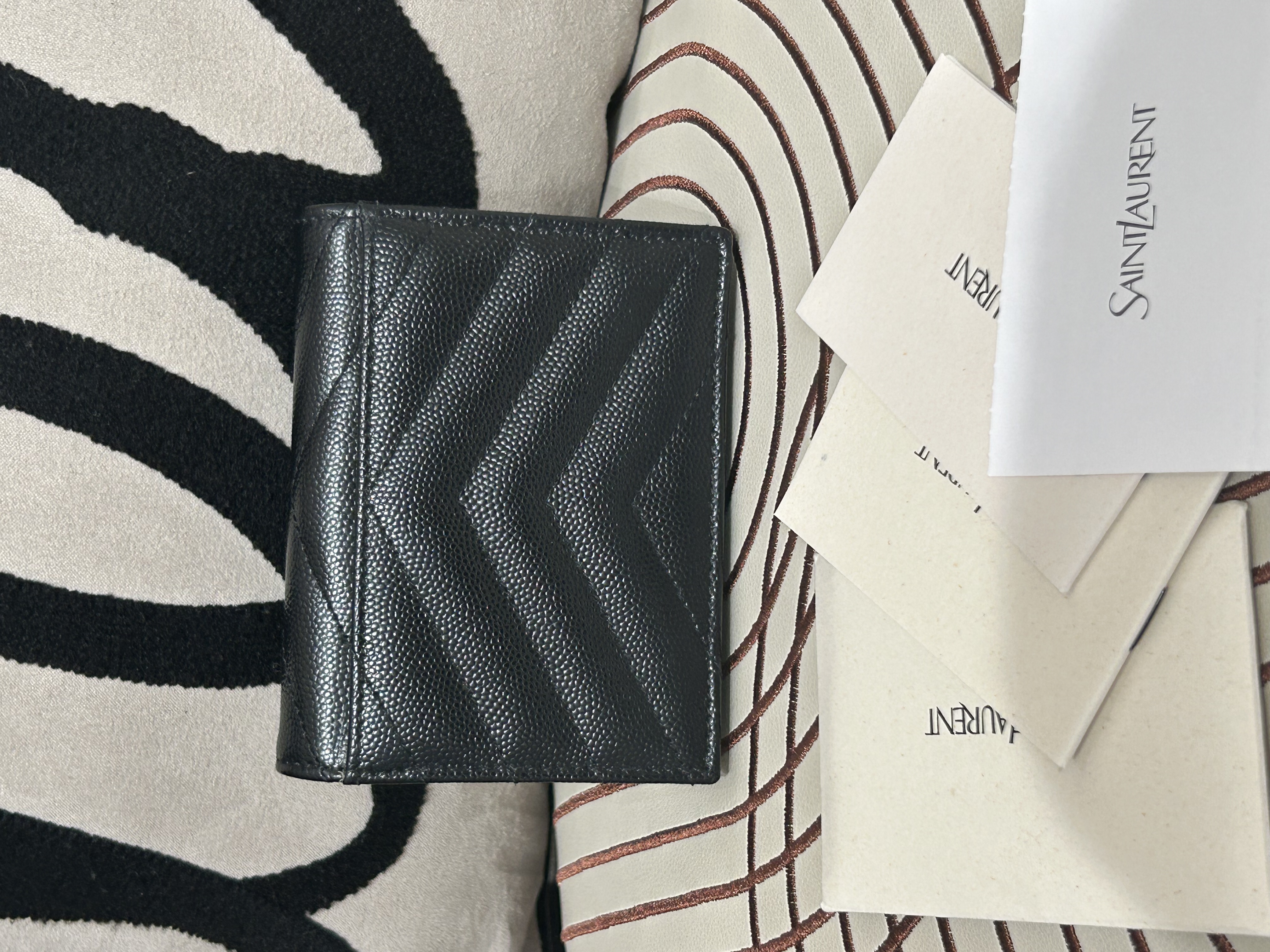 YSL wallet 黑色粒面牛皮金扣銀包100%Authentic, 98%new ✅Tap booklet ✅Dust bag
