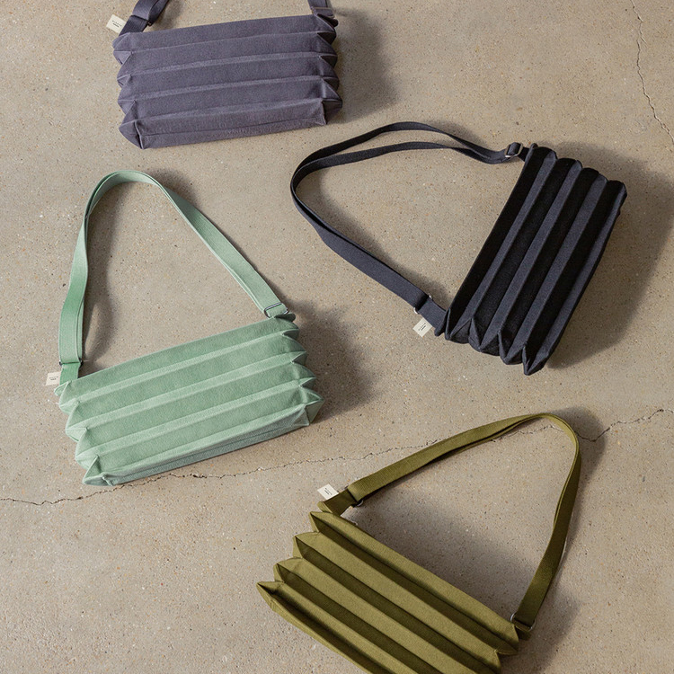 PLEATSMAMA New Sacoche Bag (4色)