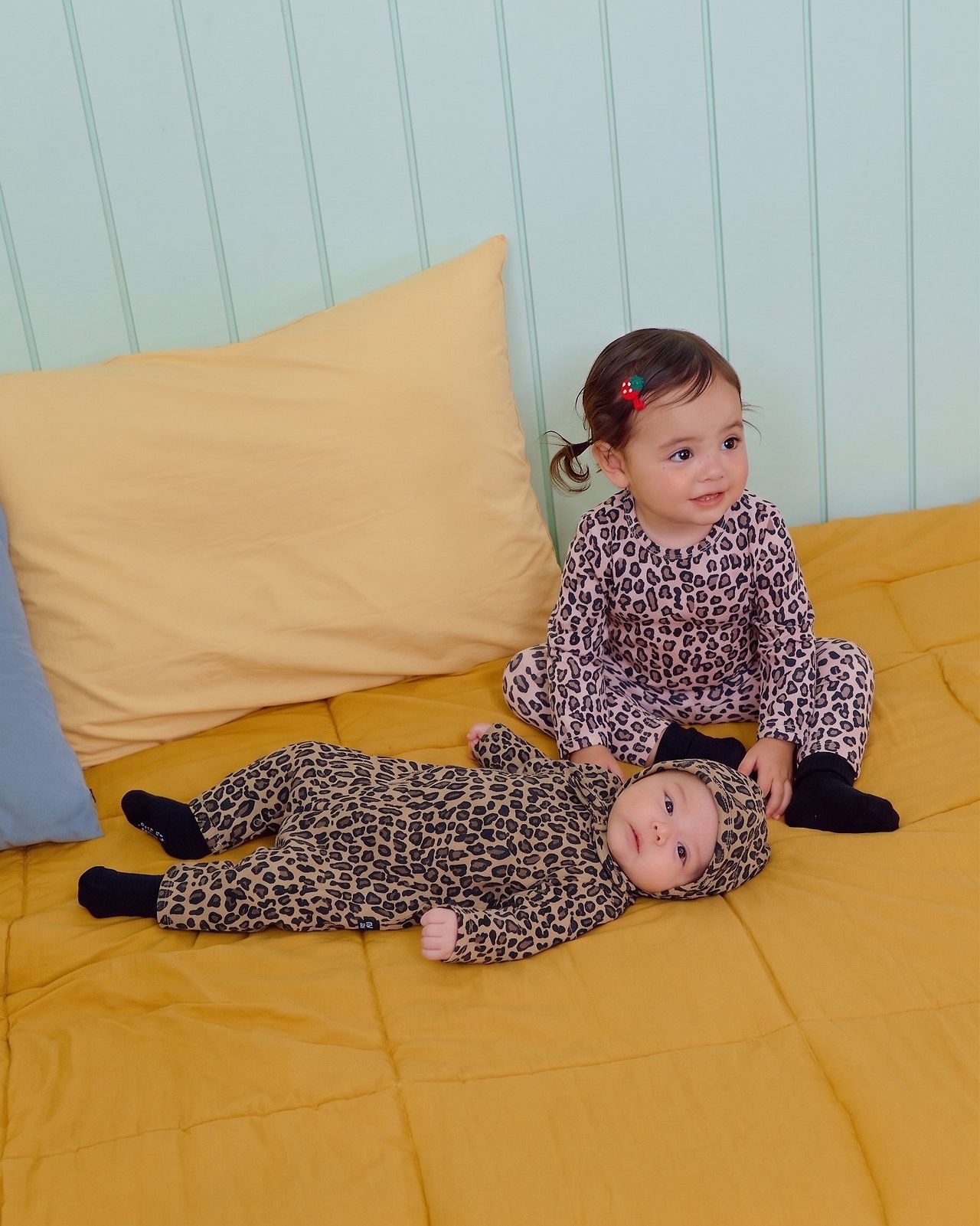 OOTT |  (bebe) Little Leopard Print Full-Body Suit + Bonnet Set