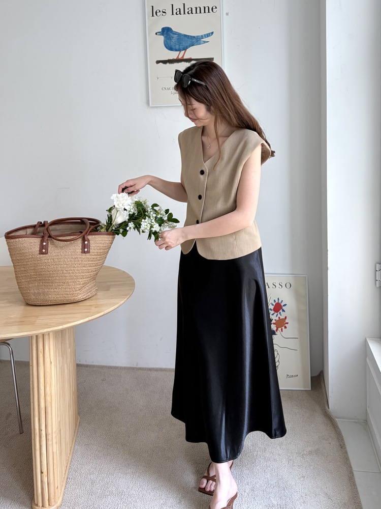 Signature Linen Blend Vest (Camel)