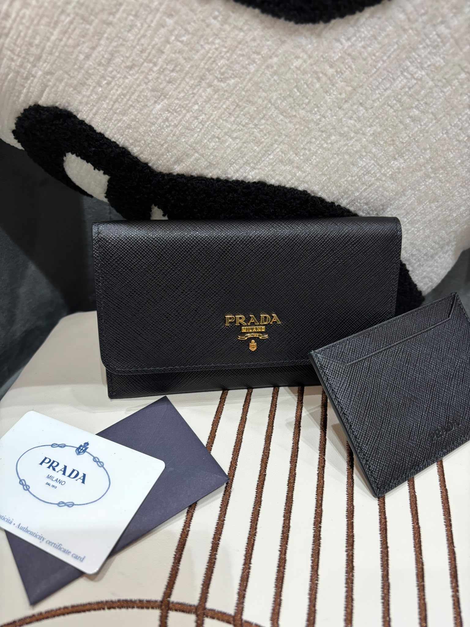 Prada Saffiano leather wallet with card holder 100%Authentic, 99%New ✅ certificate ✅Box