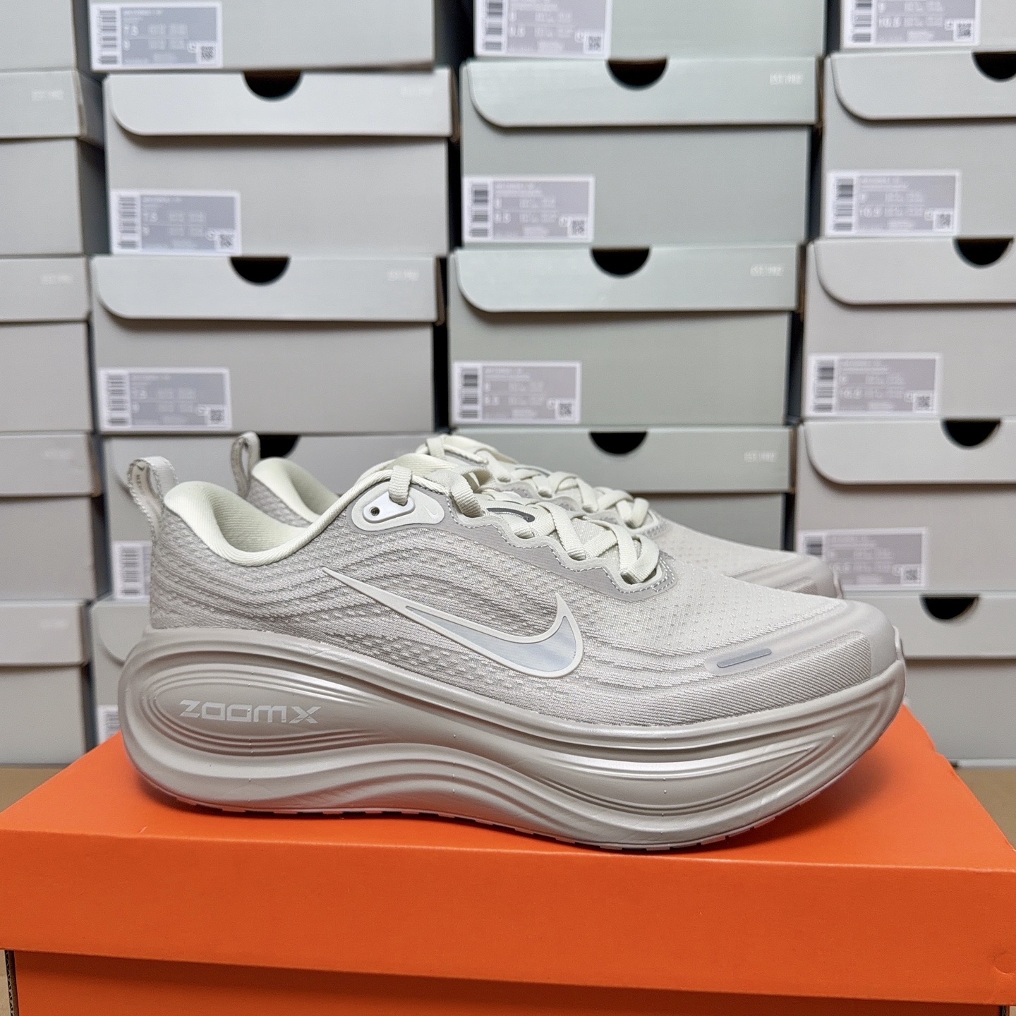 Nike Vomero Plus HV8150-001