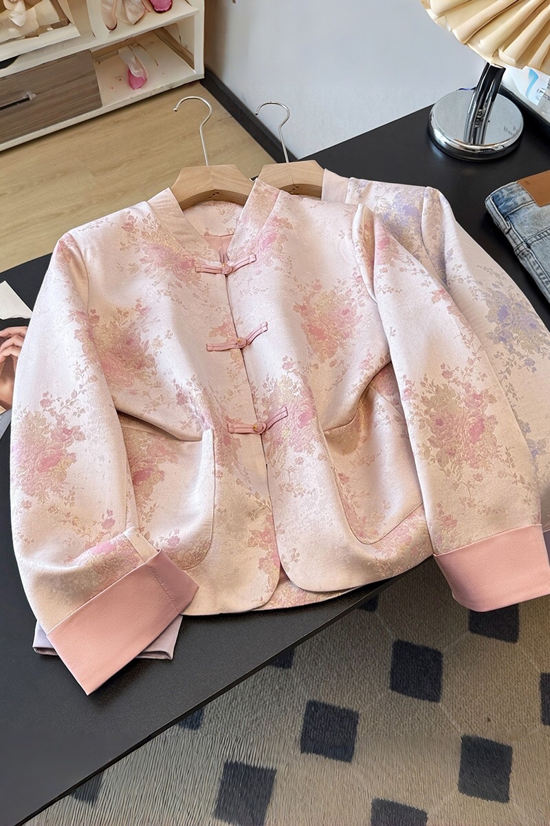 B300(0159) 新中式气质碎花前排盘扣双口袋粉紫外套上衣