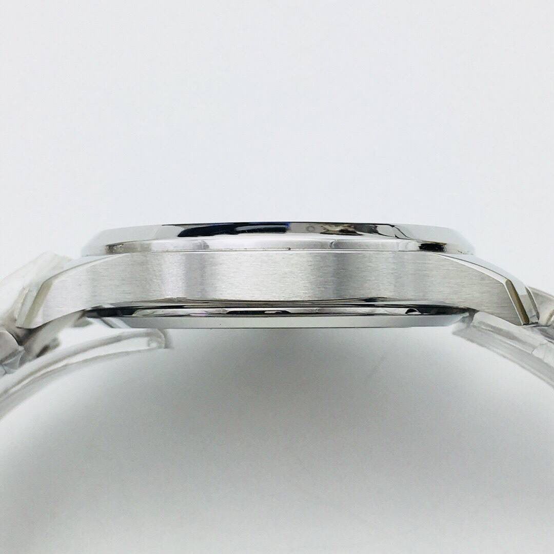 手雷 卓越成就【顶级运动 典藏奢华】—集运动休闲，商务正装一身的Patek Philippe海底探险者系列，杨帆展航，震撼出击（修正市面所有版本的任何不足）【表壳】腕表尺寸40mmX8.6mm。具有高辨识度的PP枕型外壳，仪态万方，佩戴贴手合腕，设计轻巧雅致。每一只工件都是复刻业界顶尖的技术结晶。【技术突破】由美优达9015改PP自产Cal.324 SC机芯——大小夹板光泽流动，宝石轴承鲜艳自然，摆轮位置吻合正品。【卓越成就】1.市场独家购入原版开发 2.市场独家实现摆轮位置与正品吻合 3.是目前市面上最薄仿品。