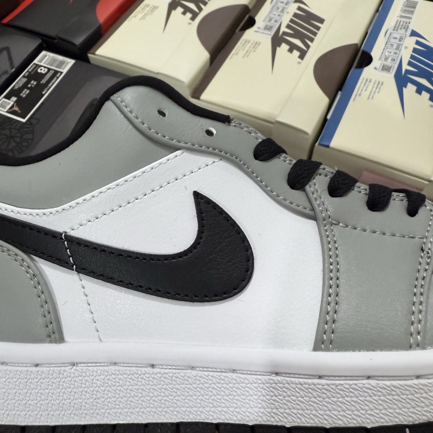 Nike Jordan Air Jordan 1 Low "Light Smoke Grey" 553558-030 