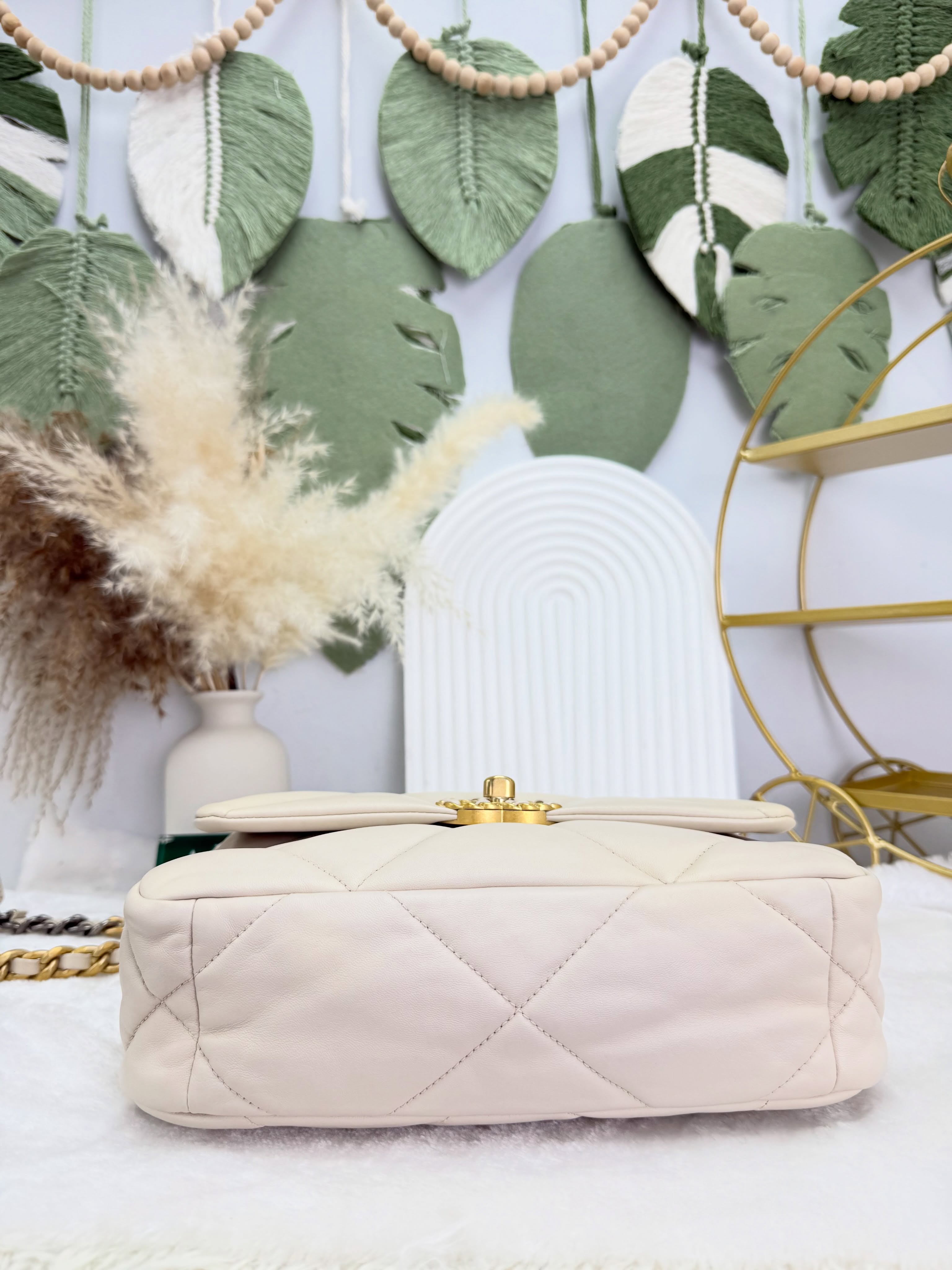 Chanel👜 PRE OWNED 🛍️19bag Small size 白色 有塵袋 30開卡 🔥 
