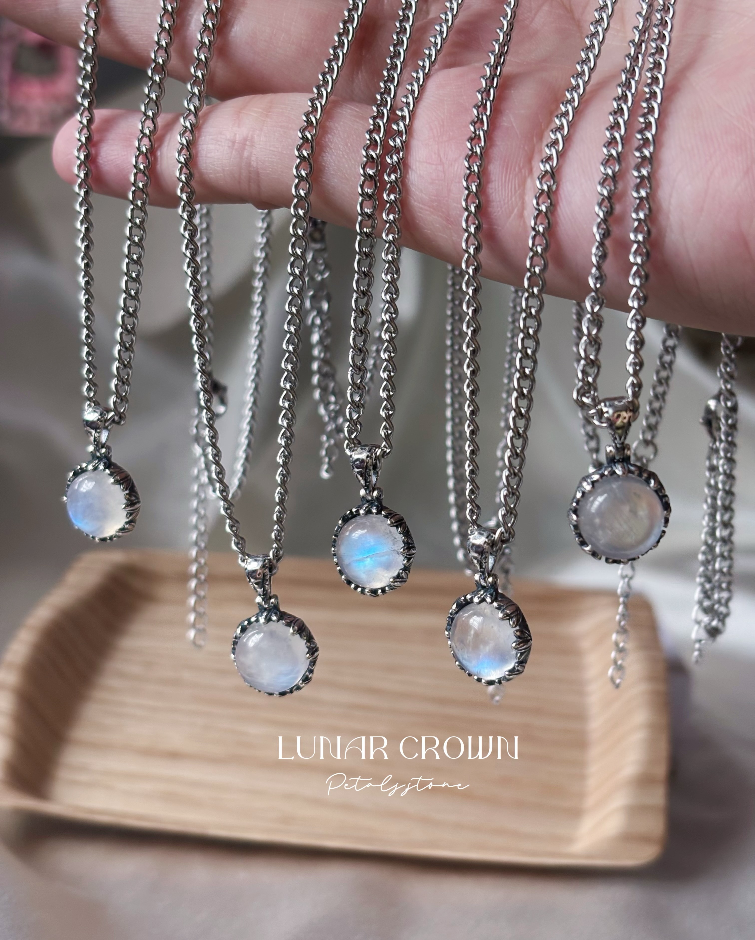 ˚ ༘ ☾LUNAR Crown|藍光月亮石頸鏈👑