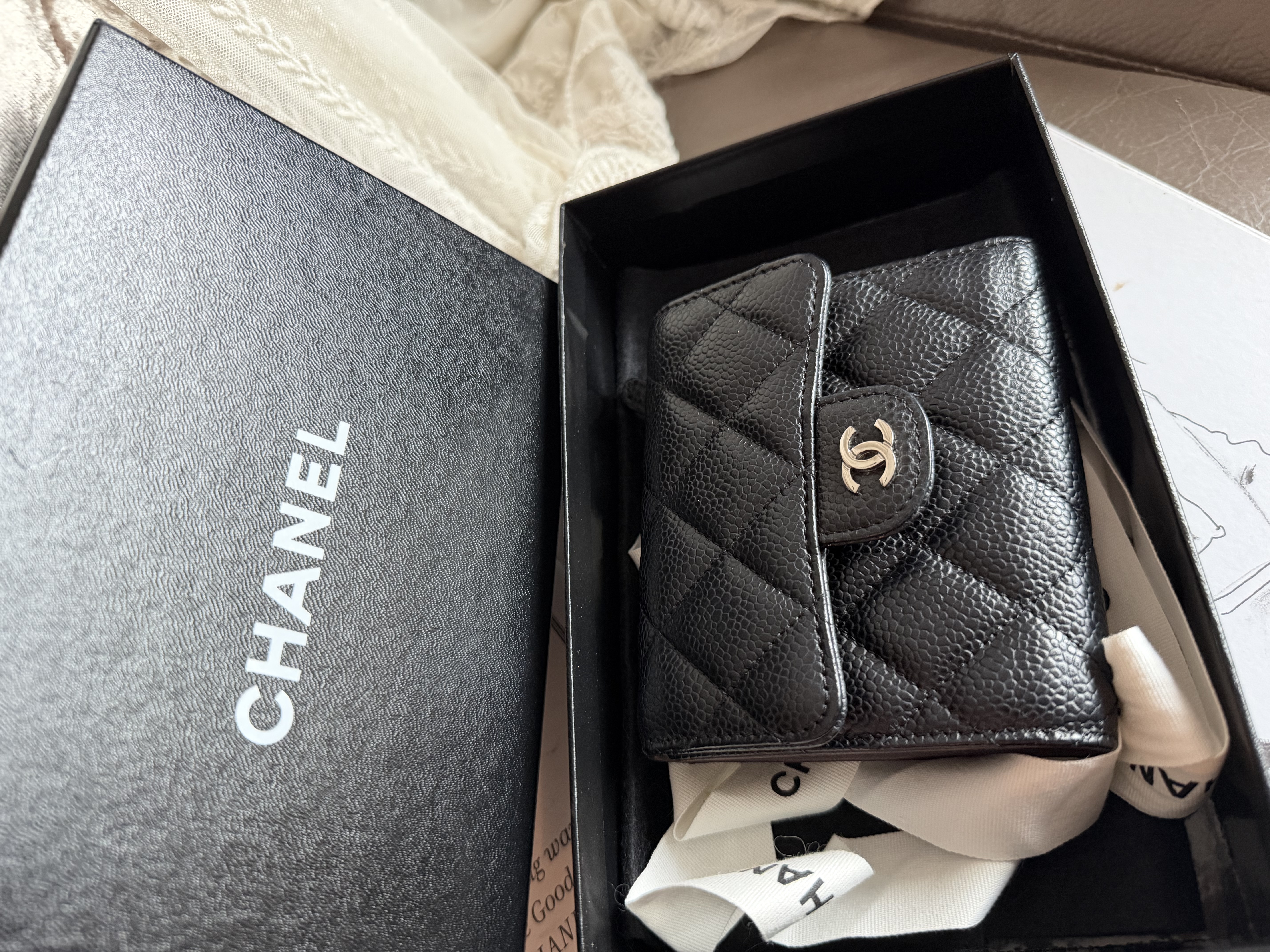 接近閑置 Chanel cc logo black caviar short wallet phw