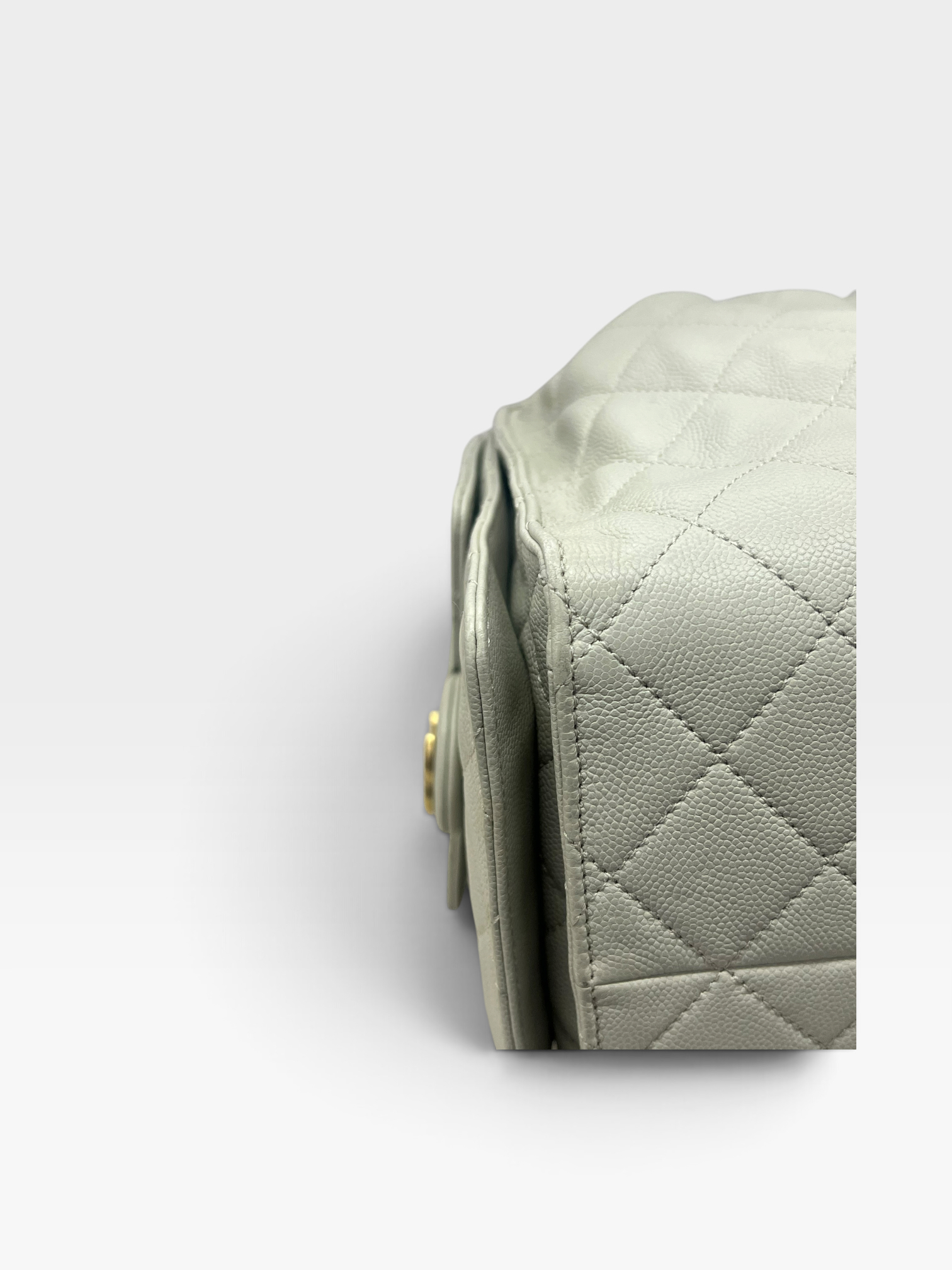 Pre-Owned CHANEL 25 Medium Handbag / Product Code: 090308