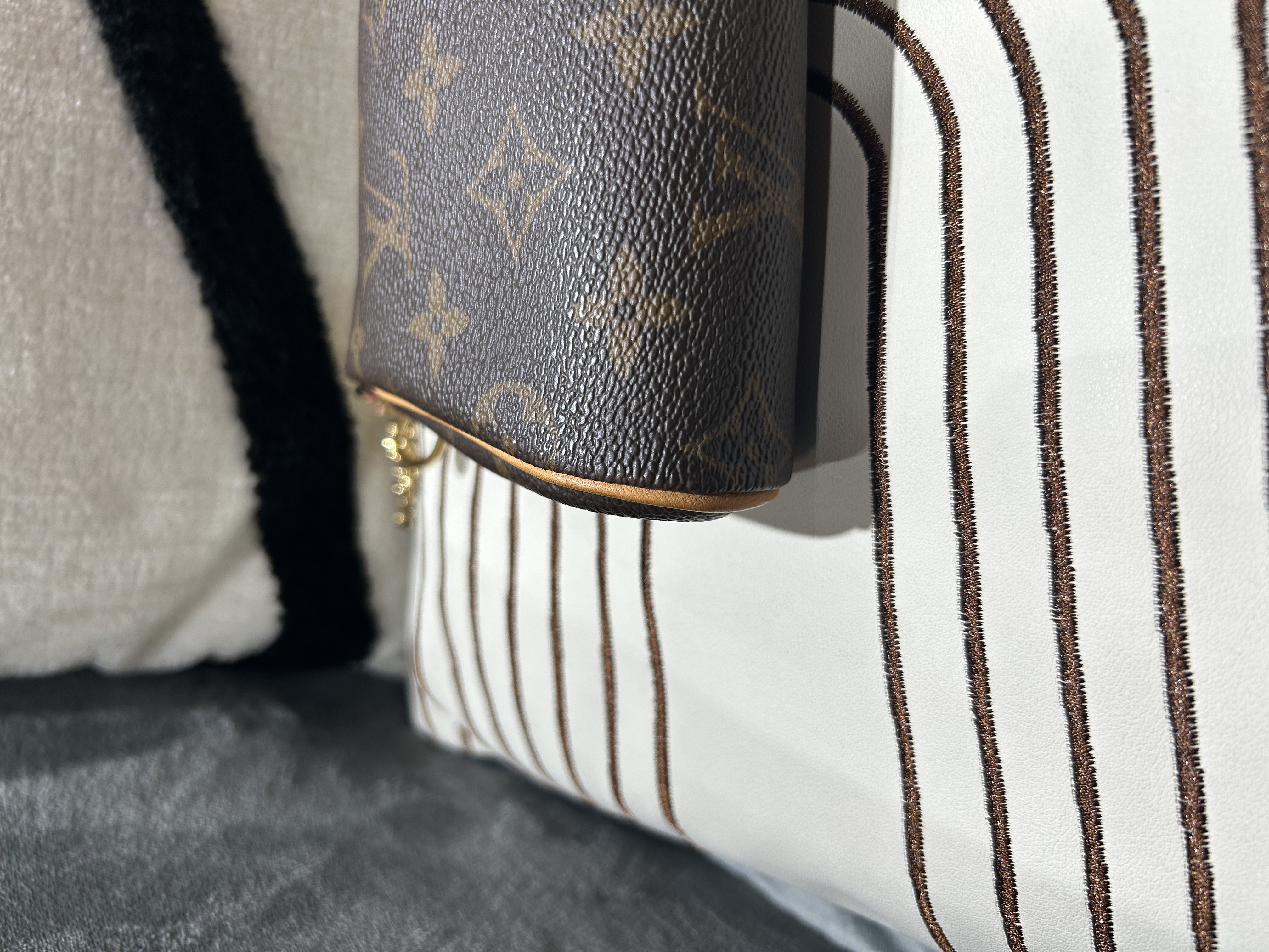 Lv Eva 2 way bag monogram Louis Vuitton M95567 100%Authentic, 98%New ✅Strap ✅Dust bag