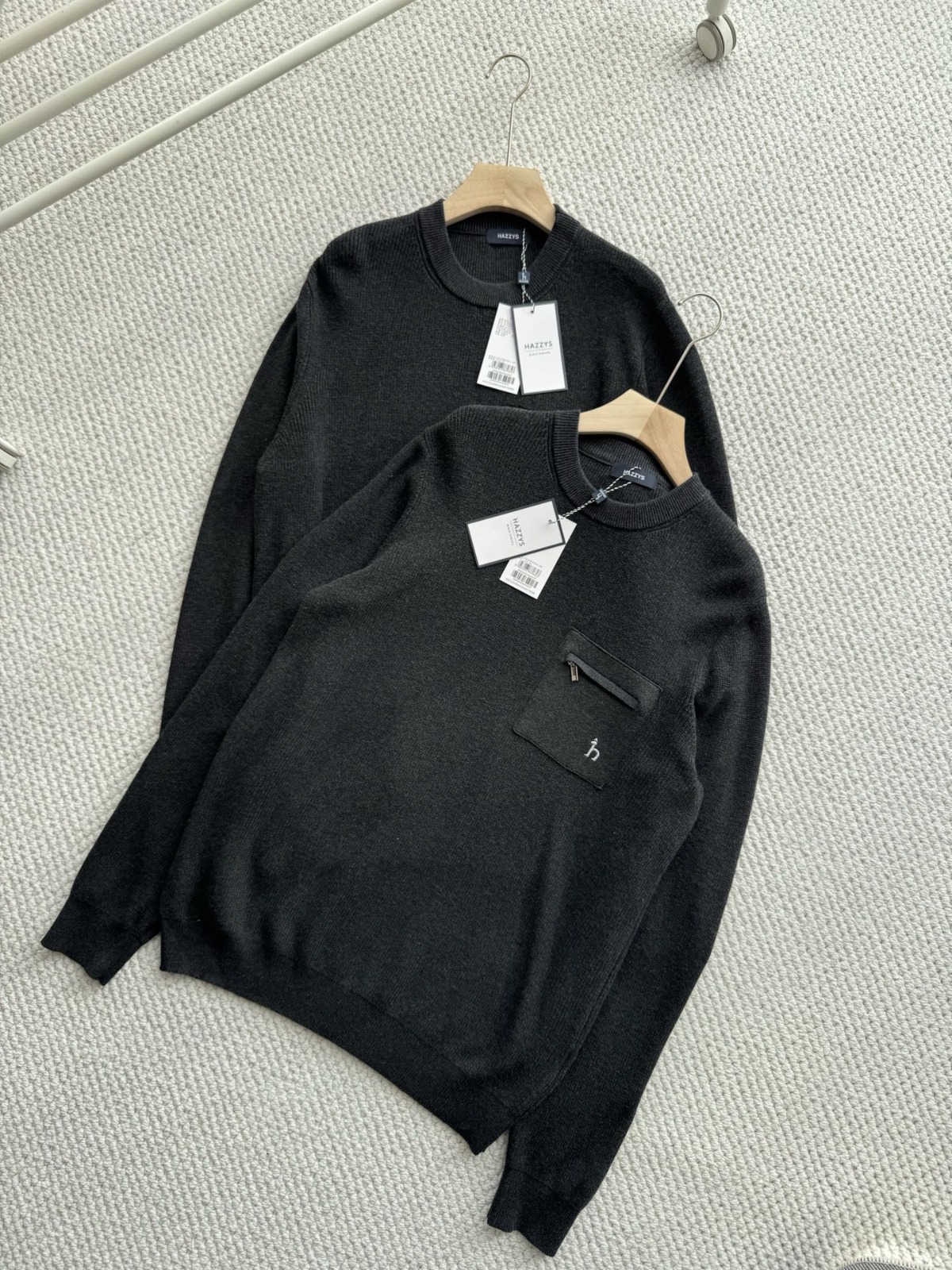 HAZZYS 胸口袋刺繡 logo 羊毛圓領冷衫