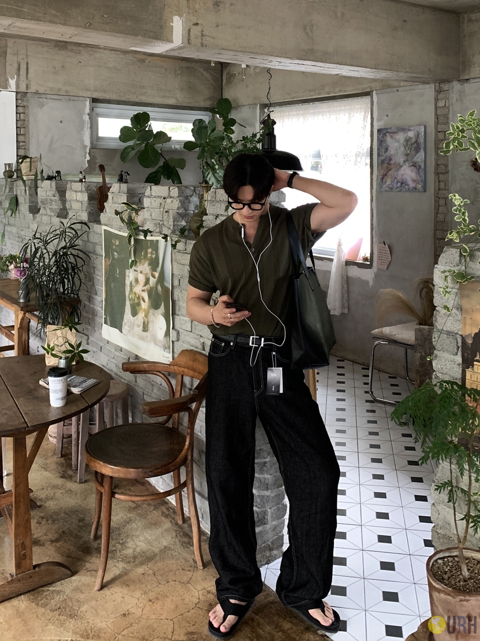 【100%保證韓國直送】French Linen 輕盈修身高透氣亨利領條紋針織衫 👕 [7 color] RL115036