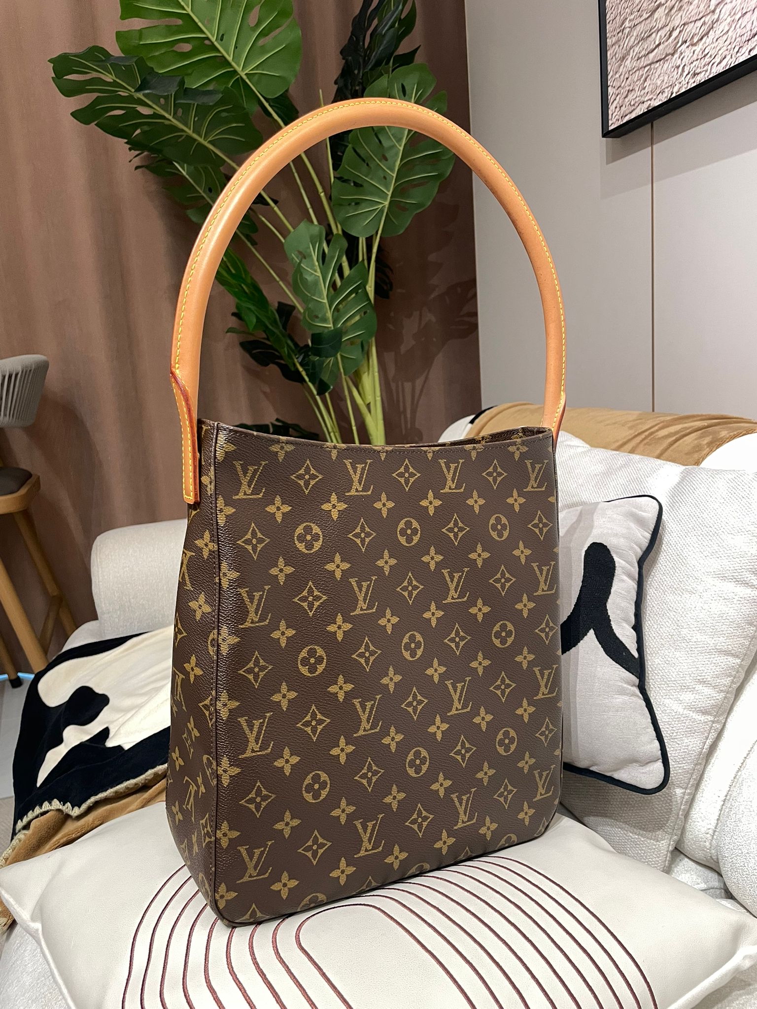 Lv Looping GM Shoulder Bag M51145 100%Authentic,95%new✅Dust bag  