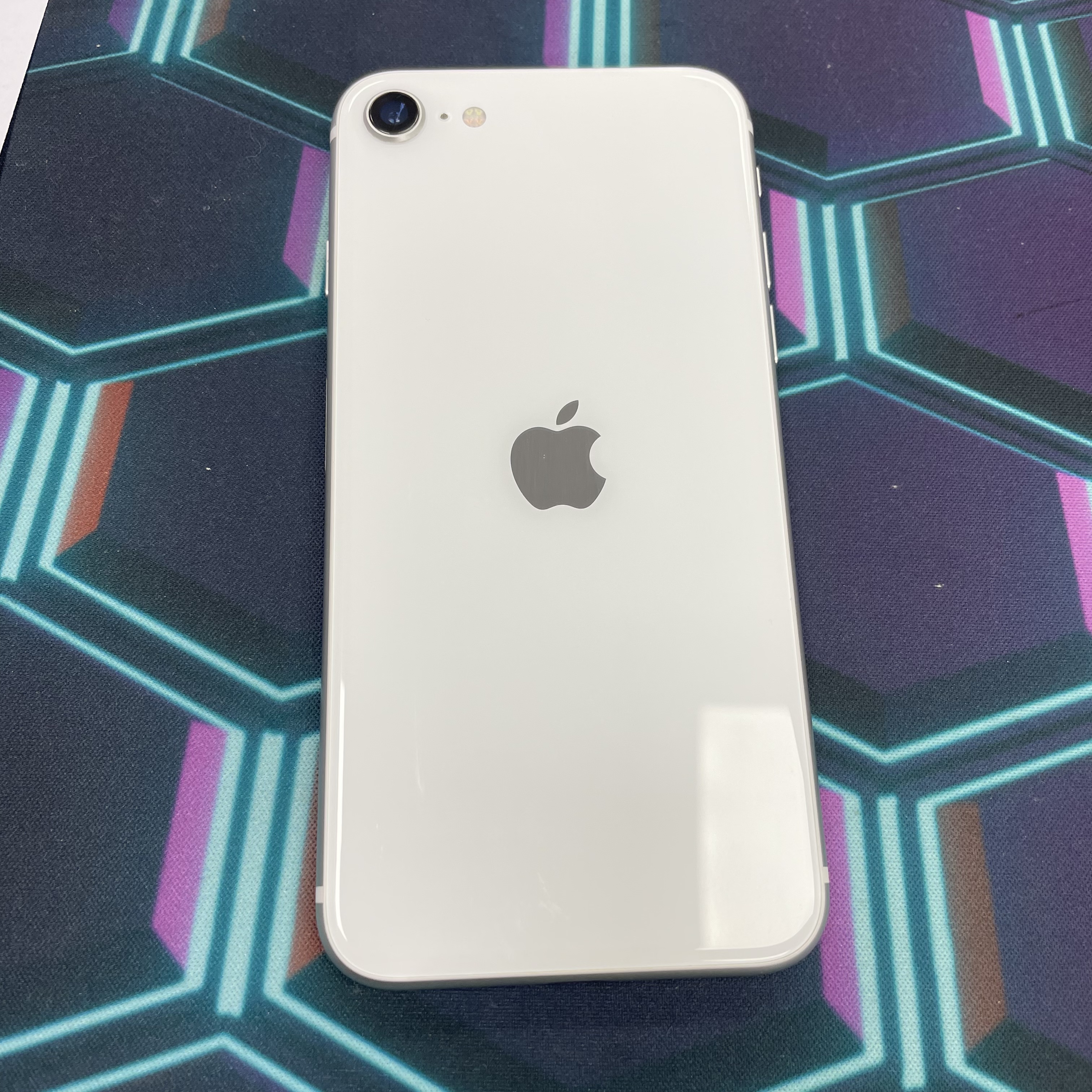 *7030 SE 2 勁靚機 128GB 電76 白色 white