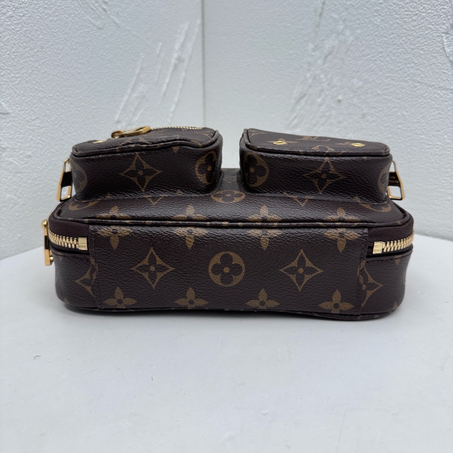 Pre-Owned LV Utility Crossbody / Product Code: 26051706
