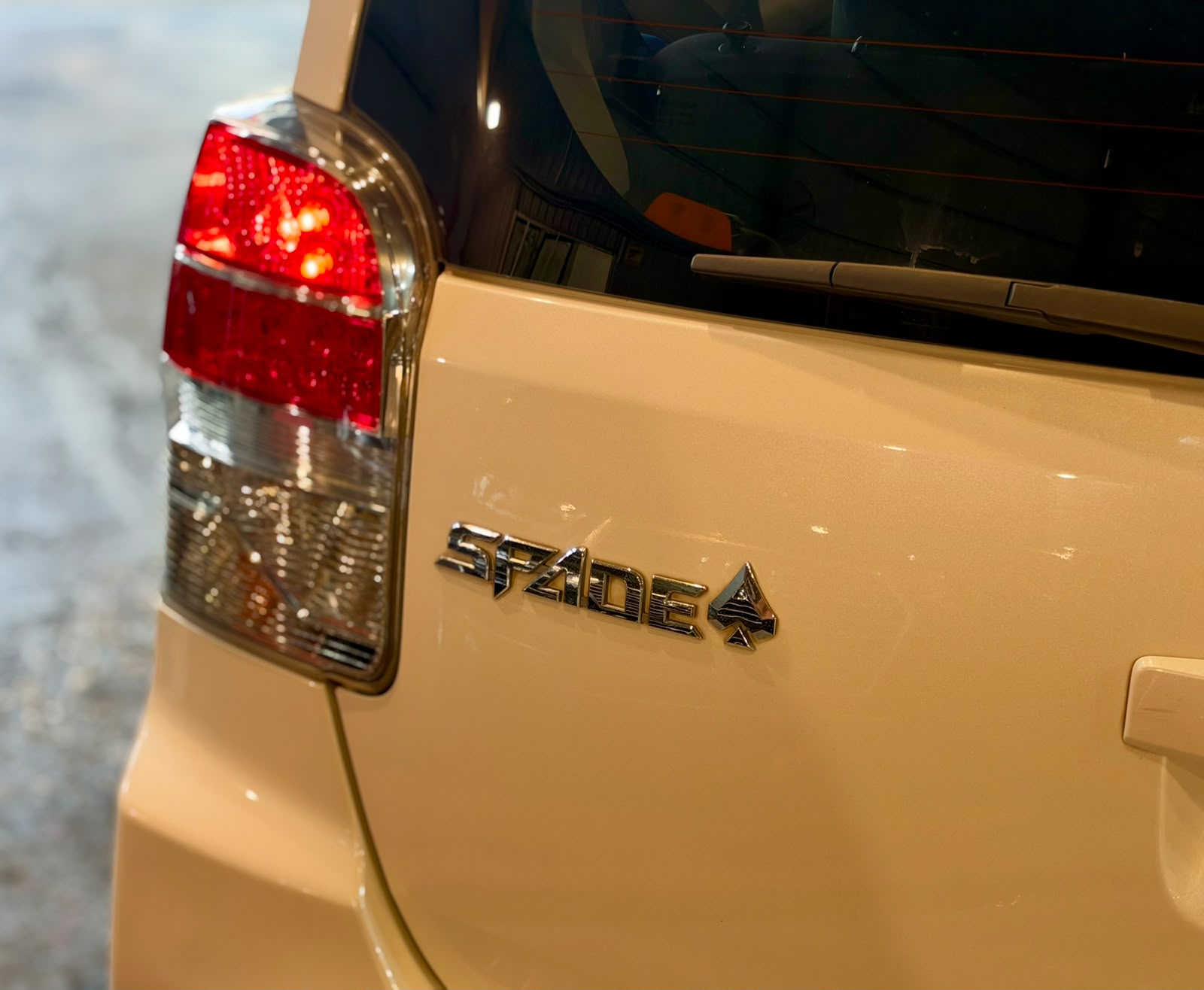 Toyota SPADE 1.5 2012