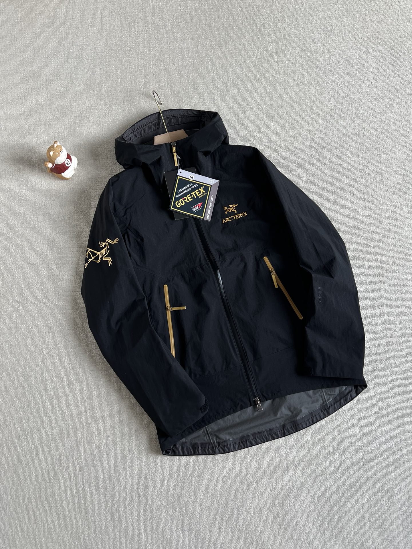 ARC'TERYX x BEAMS Custom Zeta SL 連帽防水硬殼衛鋒衣