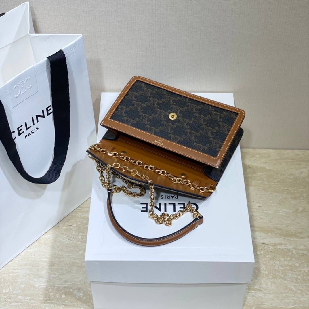 🔥大货实拍图 𝗖𝗘𝗟𝗜𝗡𝗘♥𝗠𝗔𝗜𝗟𝗟𝗢𝗡链条信封包 型号：10H422 尺寸：19.5*13*4cm