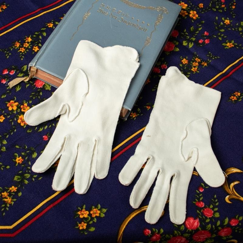 Vintage Embroidered Wrist-Length White Fabric Day Gloves (MT331)