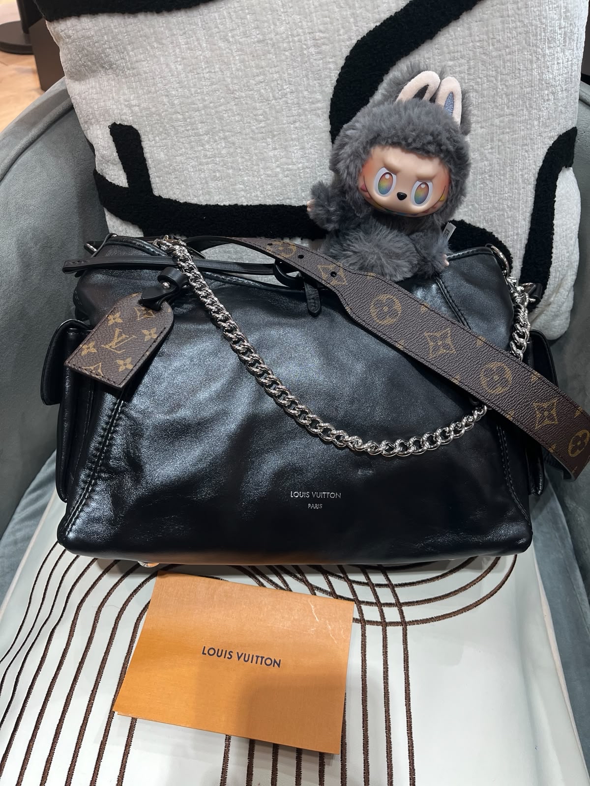 Lv CarryAll cargo Vibe pm leather 33.5 x23xd15cm 100%Authentic,98%new ✅收據 ✅dust bag ✅box