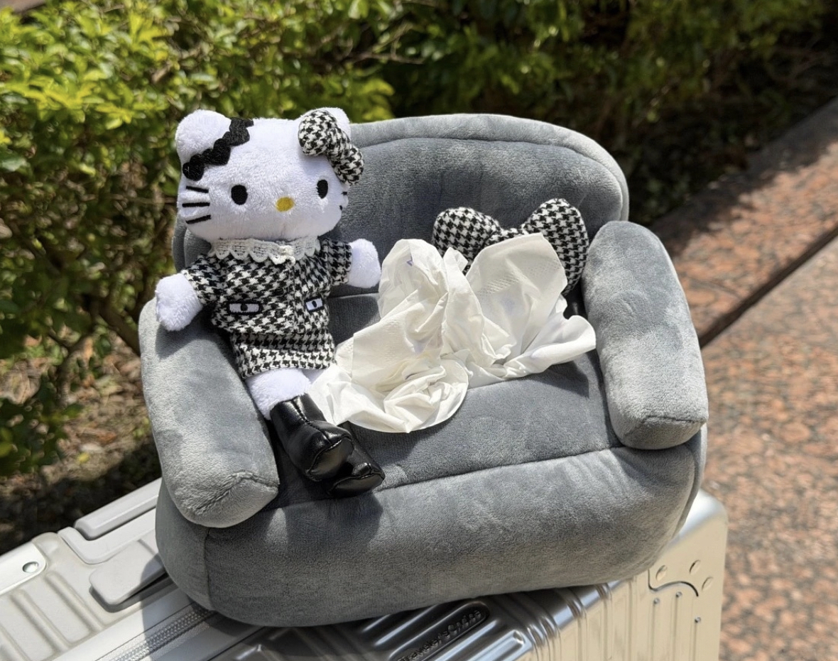 （約6月尾到貨）🇹🇼台灣超商限定 限量長腿 Kitty 造型紙巾套💕