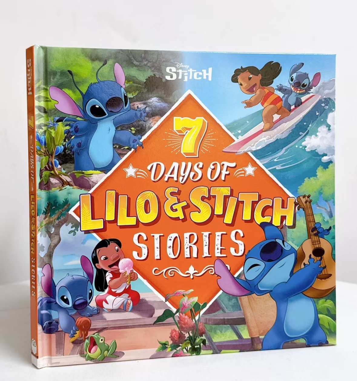 🌟史迪奇迷必入！迪士尼正版《7 Days of Lilo & Stitch Stories》星际宝贝7天故事集！  ✅还记得那只来自外星的蓝色小怪物吗？    ✅没错，就是Stitch！它”回归“啦  ✅官方正版授权——迪士尼画风原汁原味，收藏级质感！    ✅教会孩子友谊、勇气与接纳，暖心治愈！