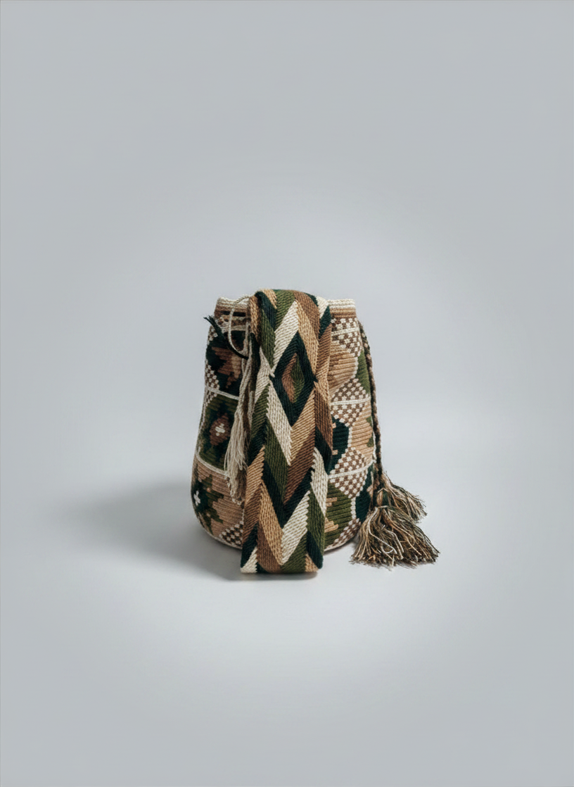 【背得起嘅藝術品】哥倫比亞正宗 Wayuu Mochila 手工民族編織袋  [預計 : 6月中至尾發貨] (PO-WY-BGEGRN-G06)
