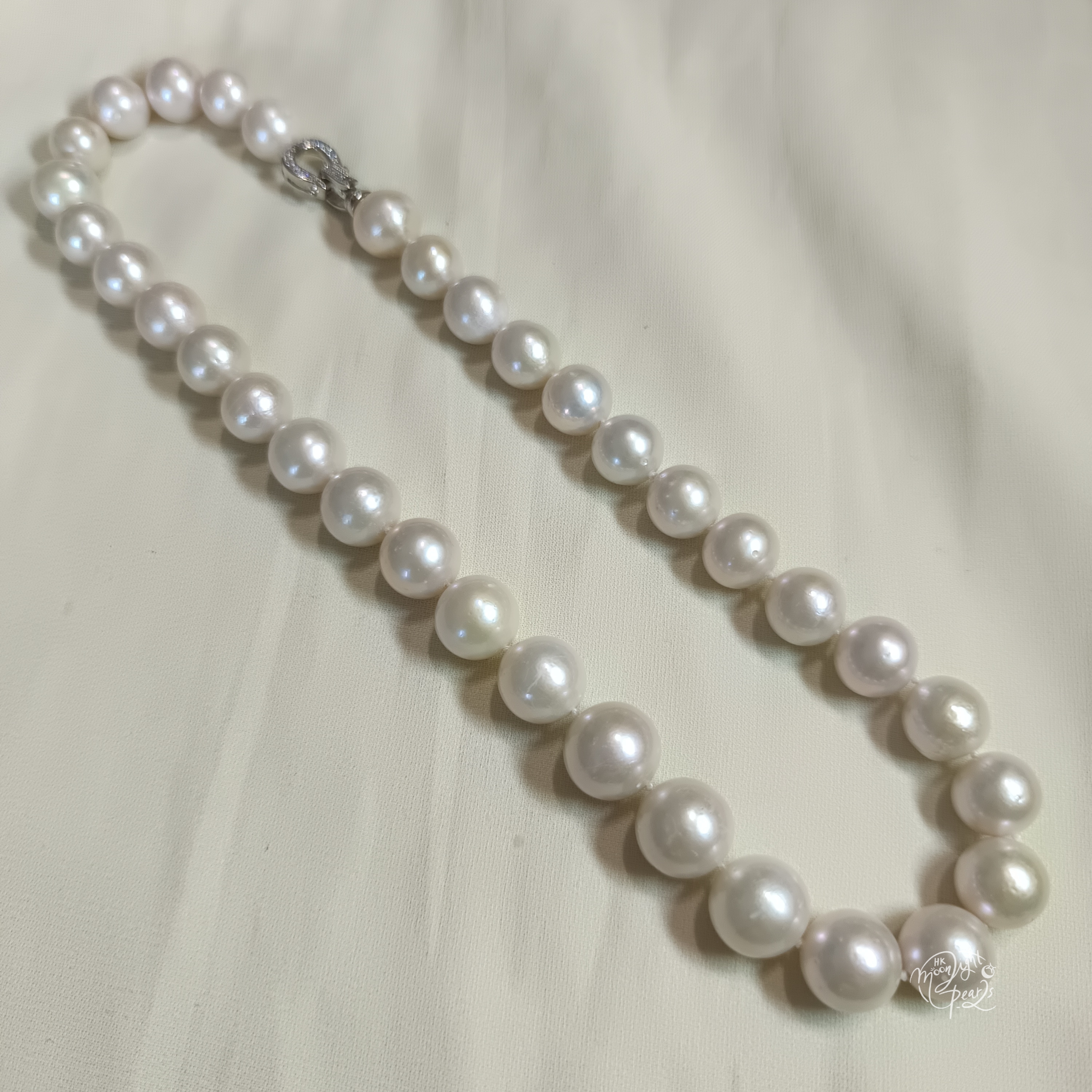 正圓強光愛迪生大白珠注白金馬蹄扣時尚項鍊