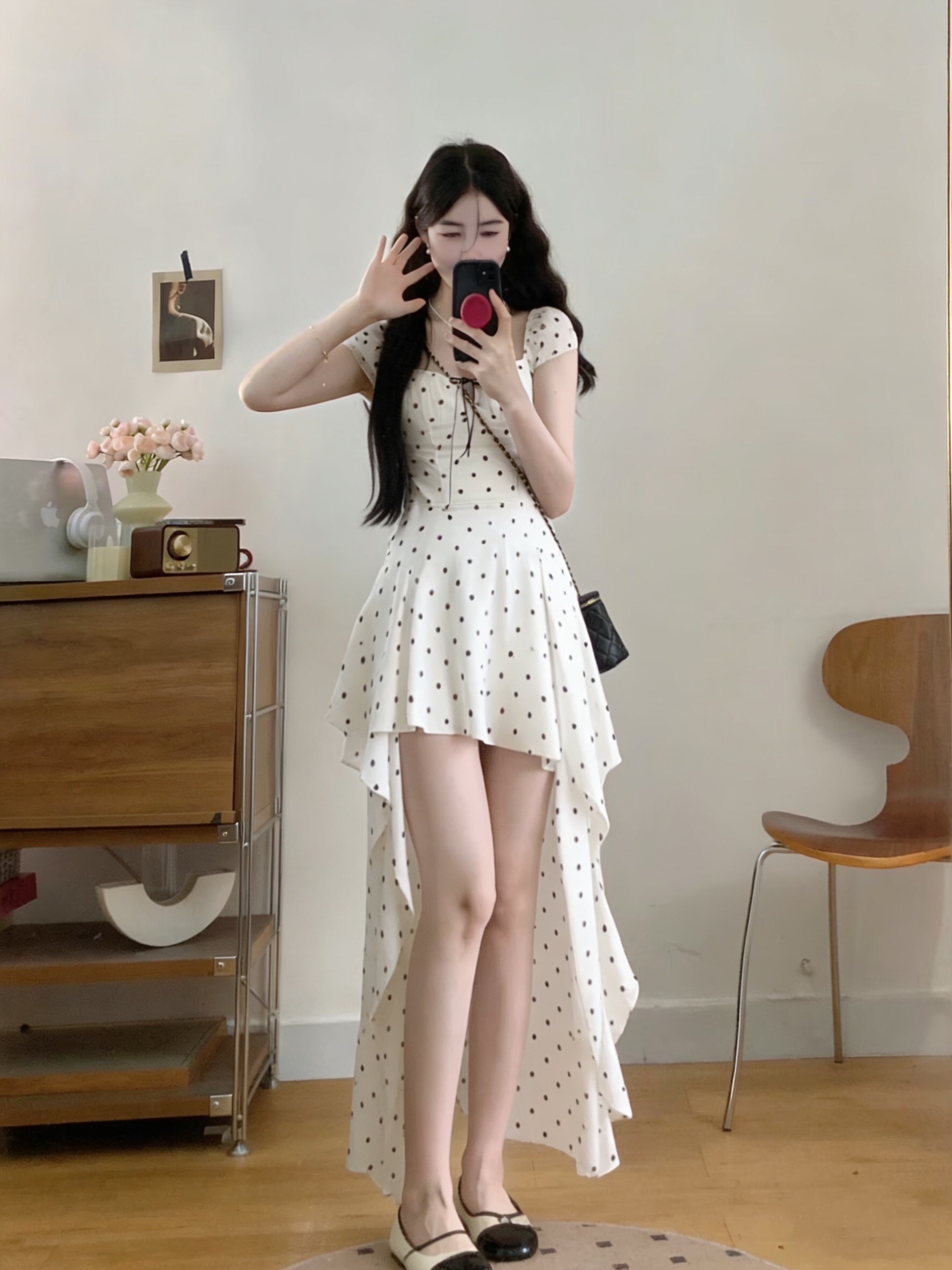 B18(1872) 法式气质波点荷叶前短后长杏连身裙