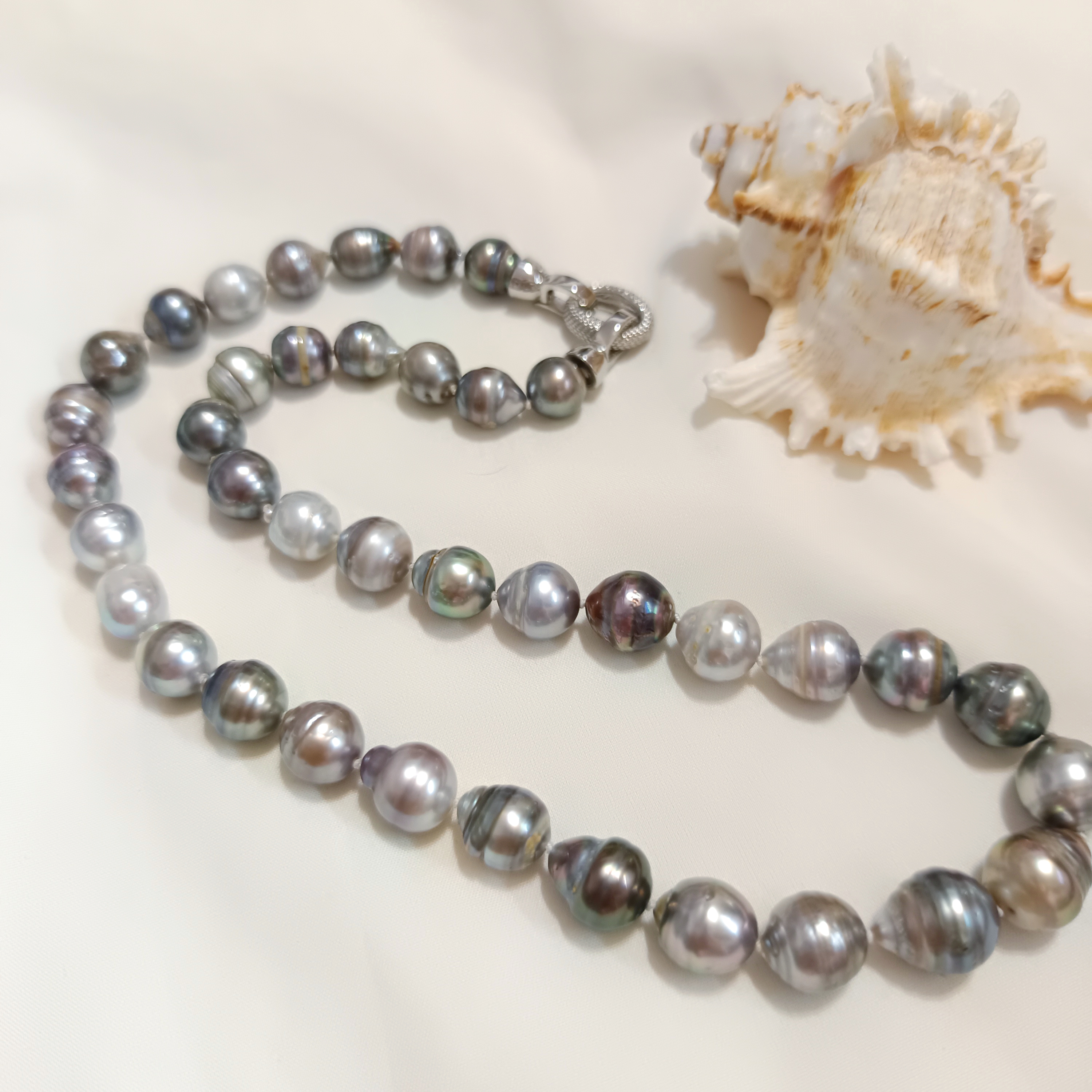 鉑金灰色系炫彩大溪地巴洛克海水珍珠注白金扣時尚項鍊
