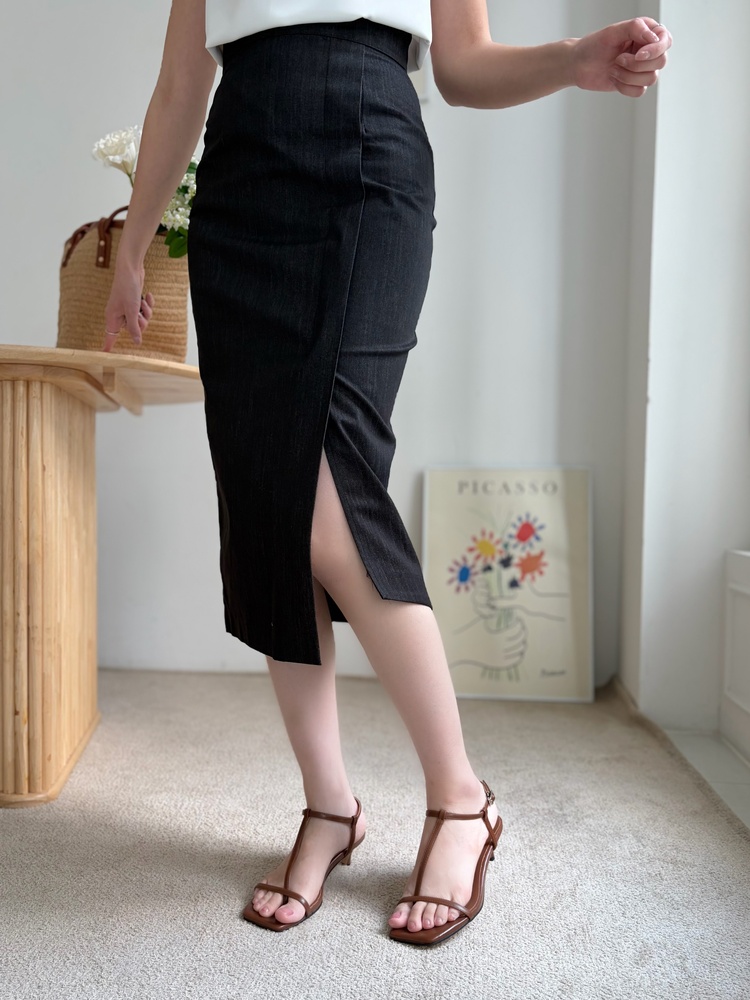 Front Slit Pencil Skirt (Black)
