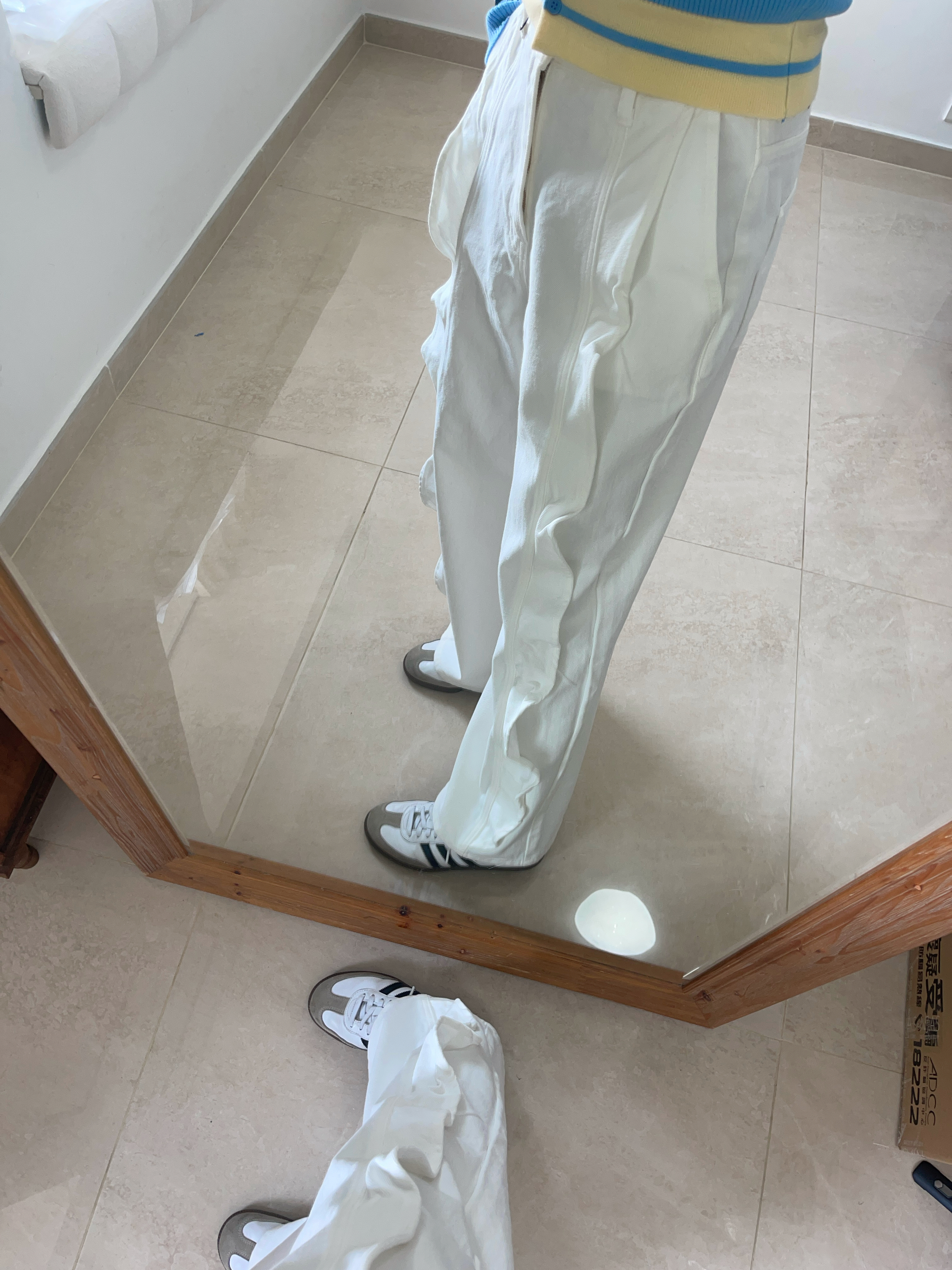 Stylish ruffle wide jeans 