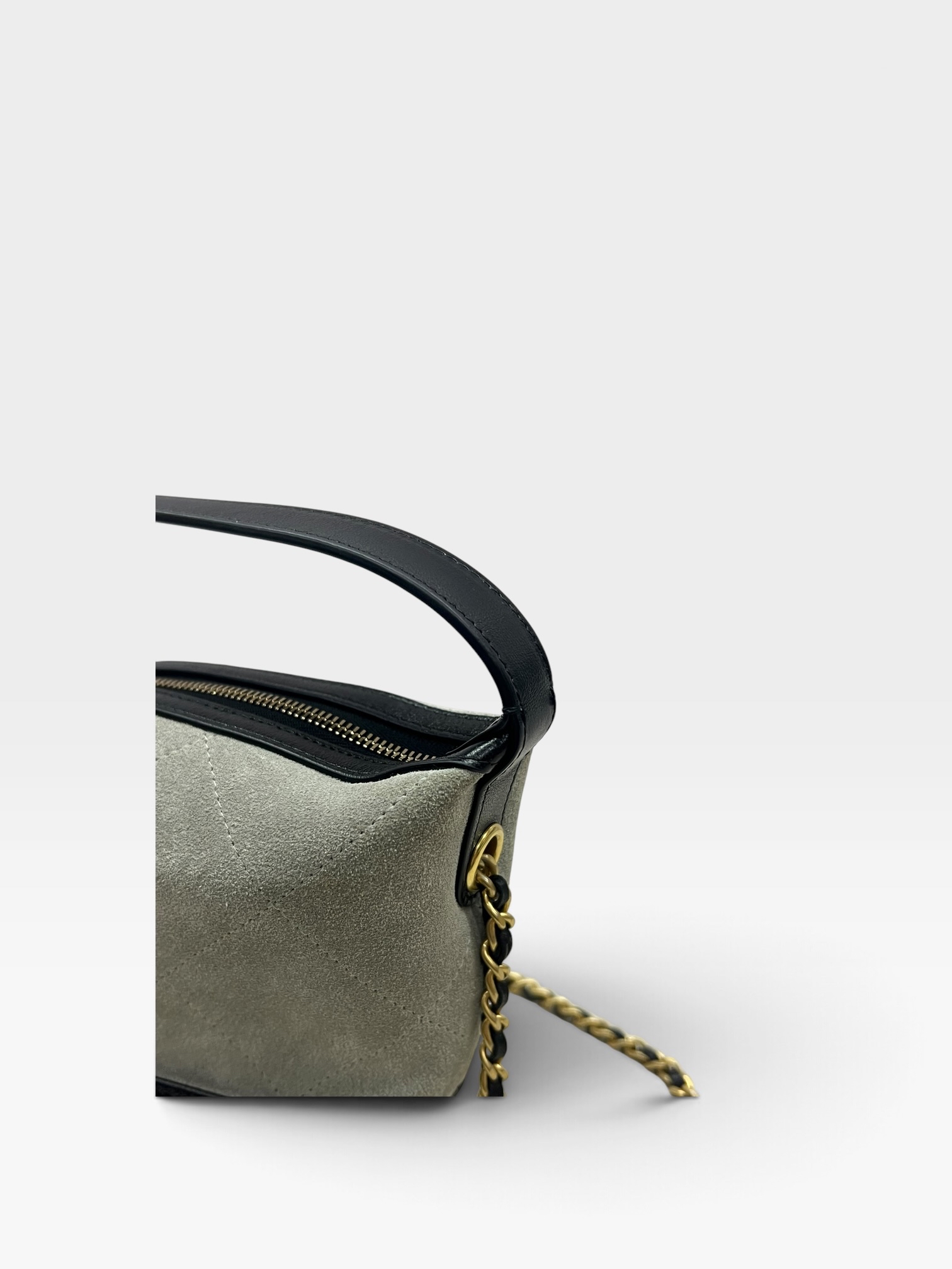 Pre-Owned CHANEL Clutch with Chain / Product Code: 102921