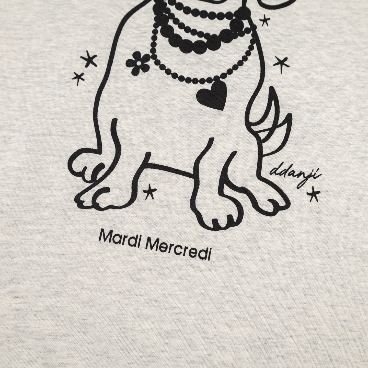 Mardi Mercredi Swing The Tail Ddanji Pearl Necklace T-shirt