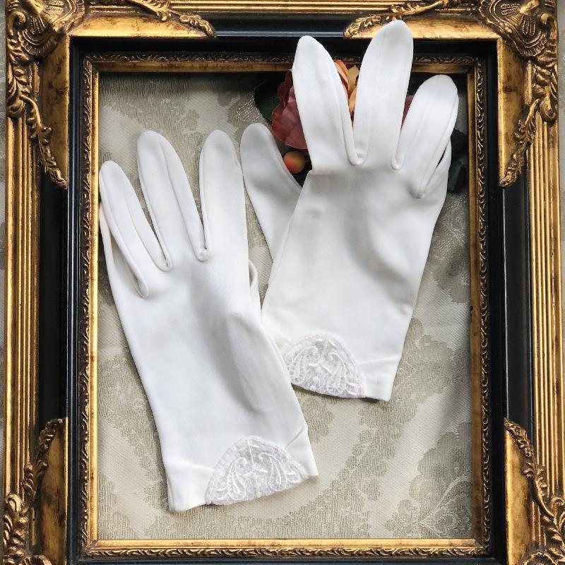 Vintage Elegant Lace Trim White Gloves / Vintage Day & Night Gloves (MT1916)