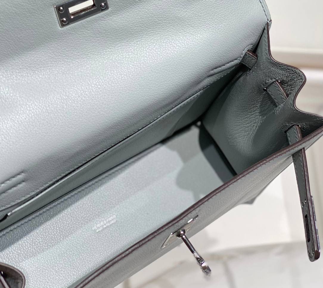 『圣杯蓝·银』 ‘’Kᴇʟʟʏ ᴅᴀɴsᴇ • Evercolor 🎀 时尚圈就是一个圆！ 最厉害的就是六种背法： 斜背、侧背、肩背、腰包、背包、手包 集美们一定要安排起来‼️ 22Cm