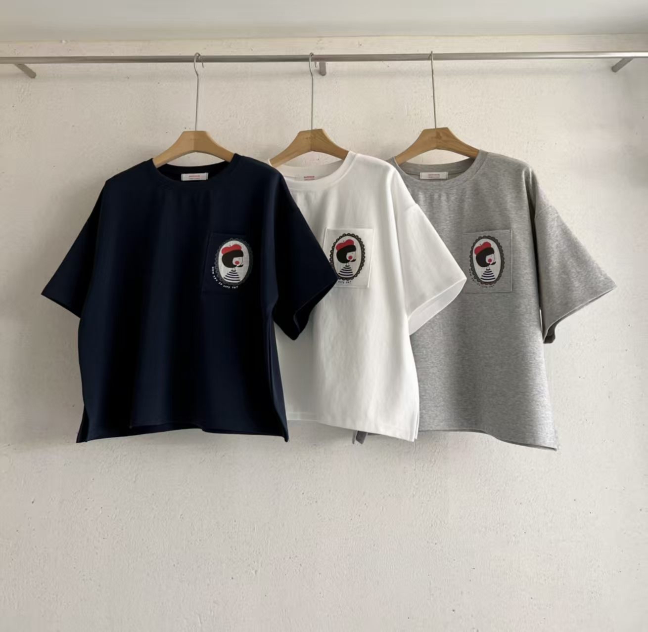 AQ OS cute red beret girl pocket tee