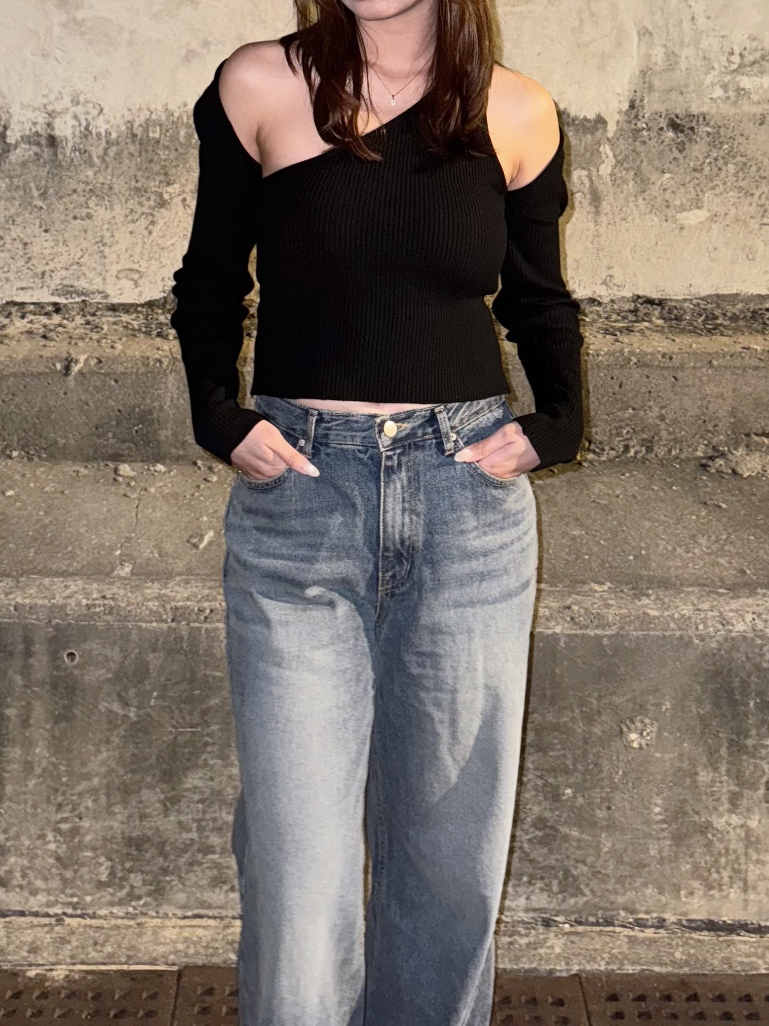 [顯鎖骨線條!]女人味坑紋斜肩兩件裝(兩色入)