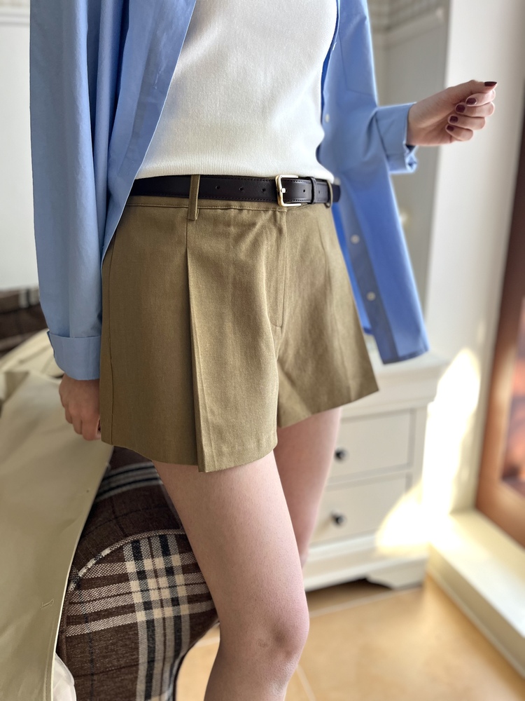 Classic Belt-Loop Shorts (Khaki)