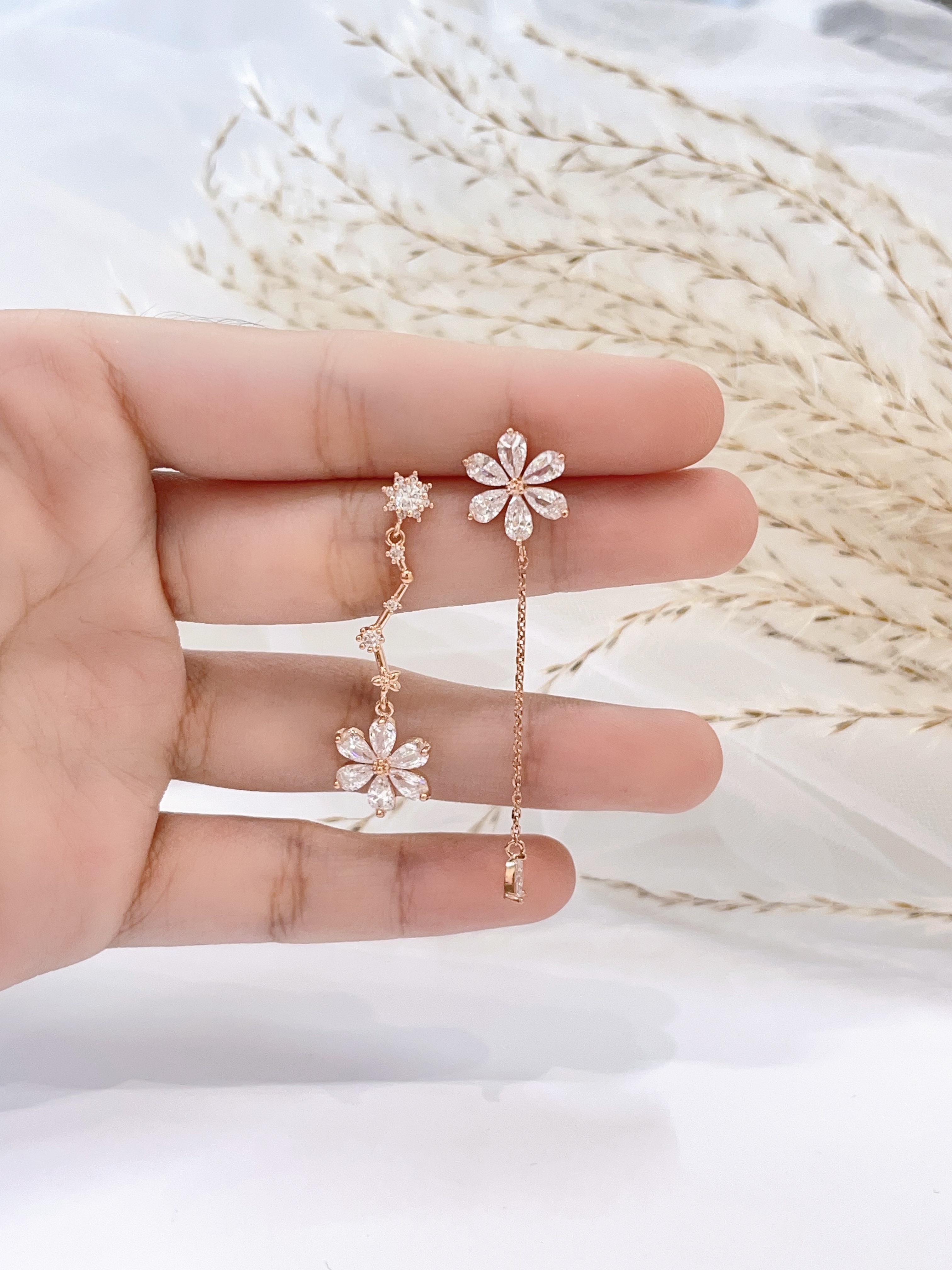 洋气闪钻花朵水滴流苏耳环