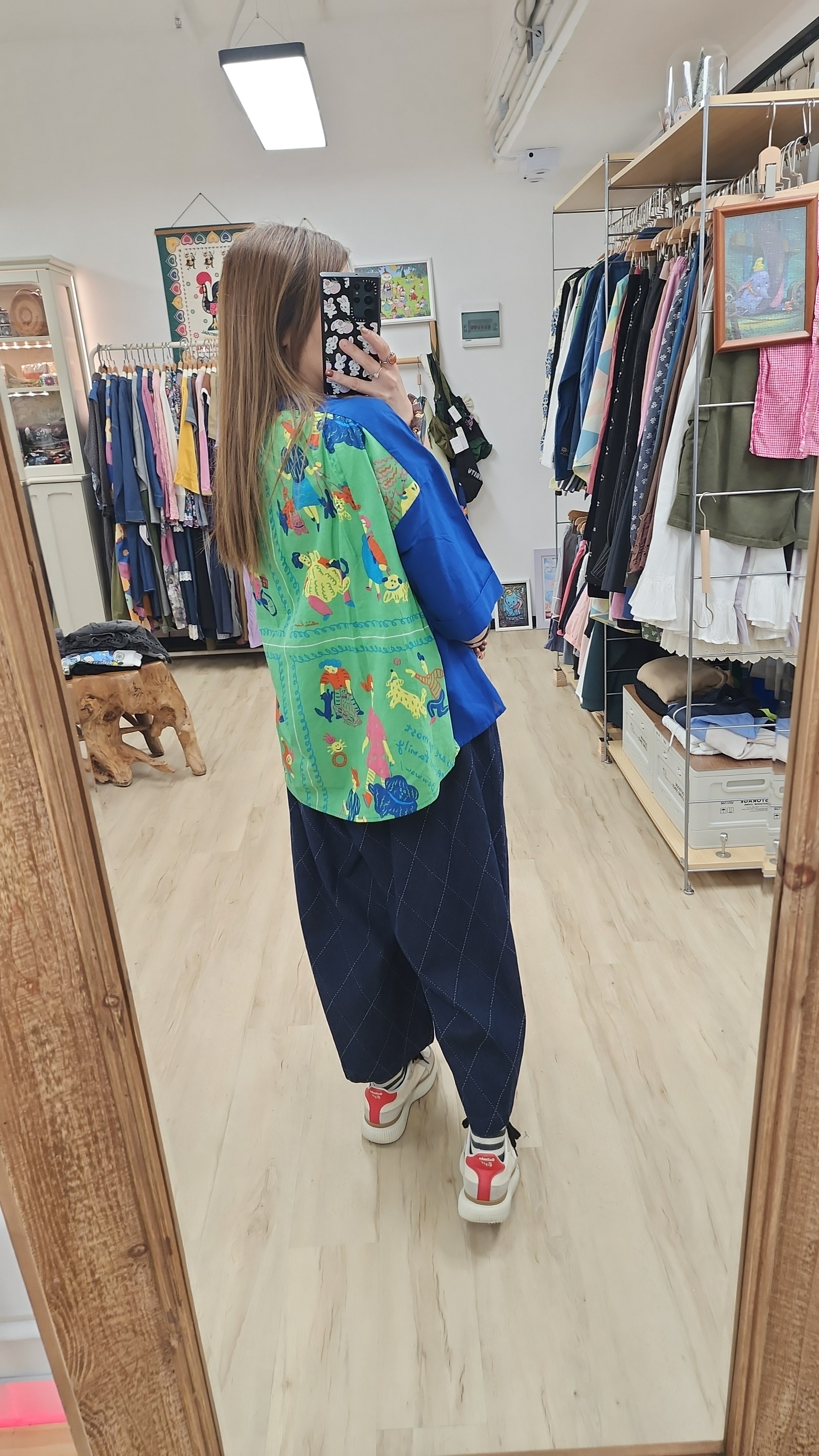 日牌藍拼背公仔圖案開胸裇