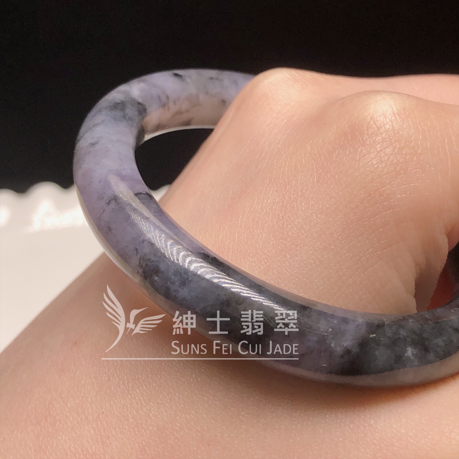 C06114 紫底山水烏雞帶翡色福鐲53.9mm