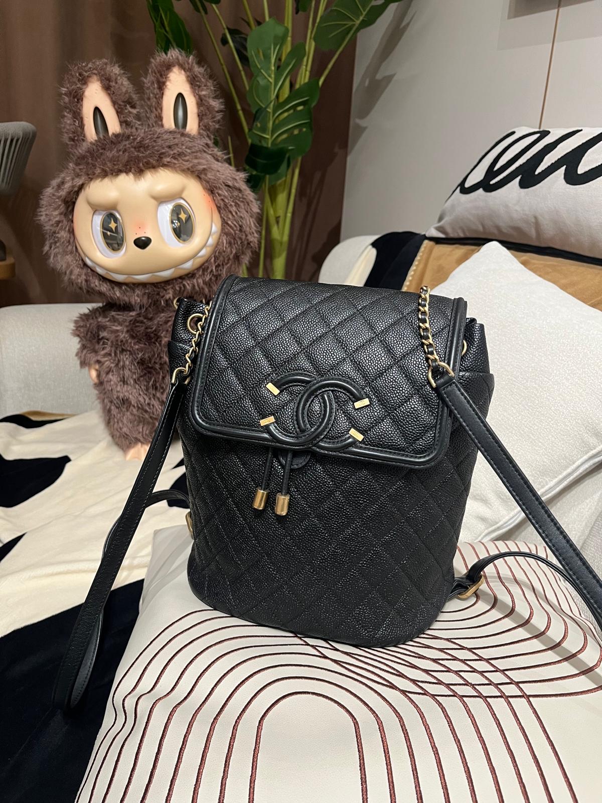 Chanel backpack cc filigree 荔枝牛皮金鏈 100%Authentic ,95%new  ✅card✅塵袋✅box 