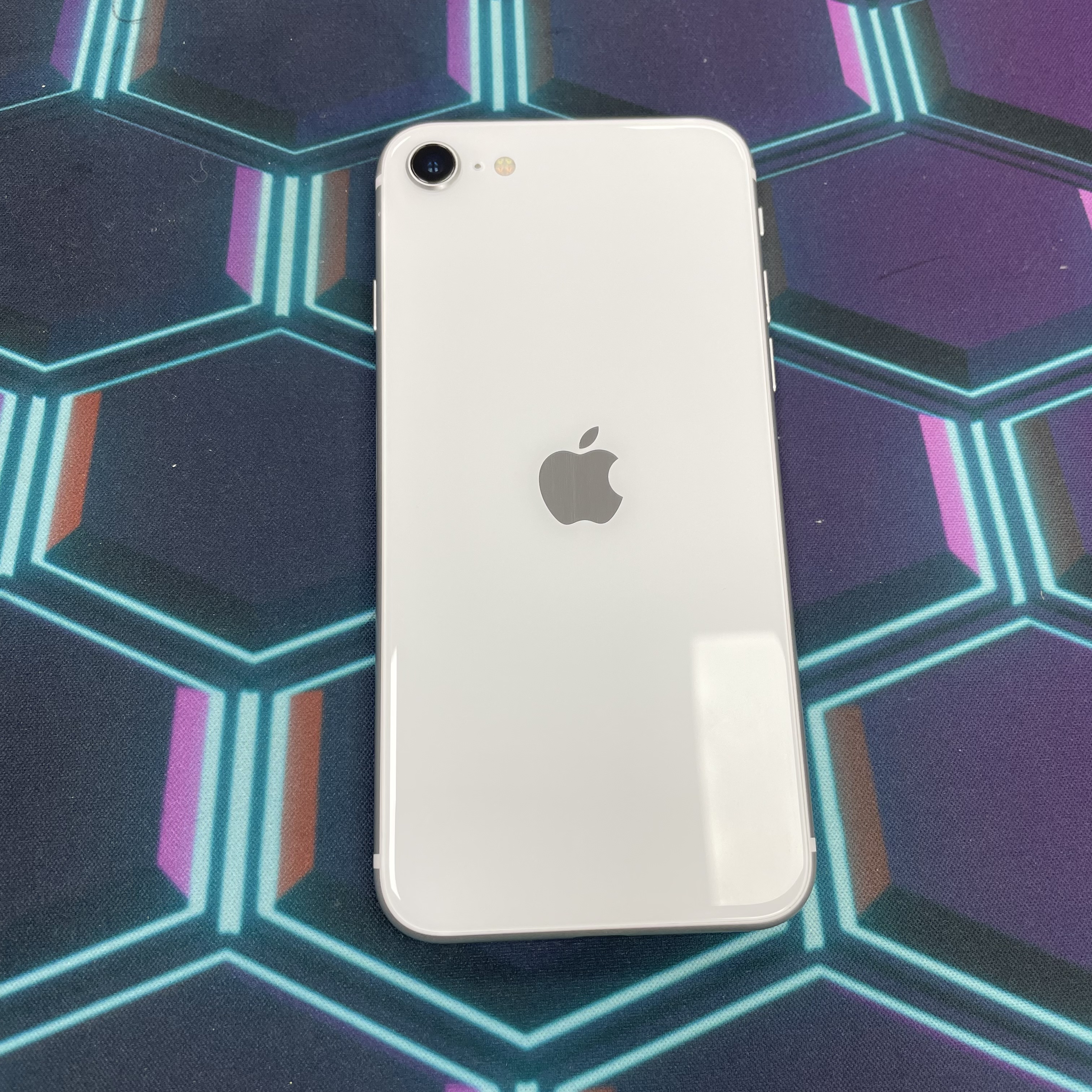 *7029 SE 2 勁靚機 128GB 電79 白色 white