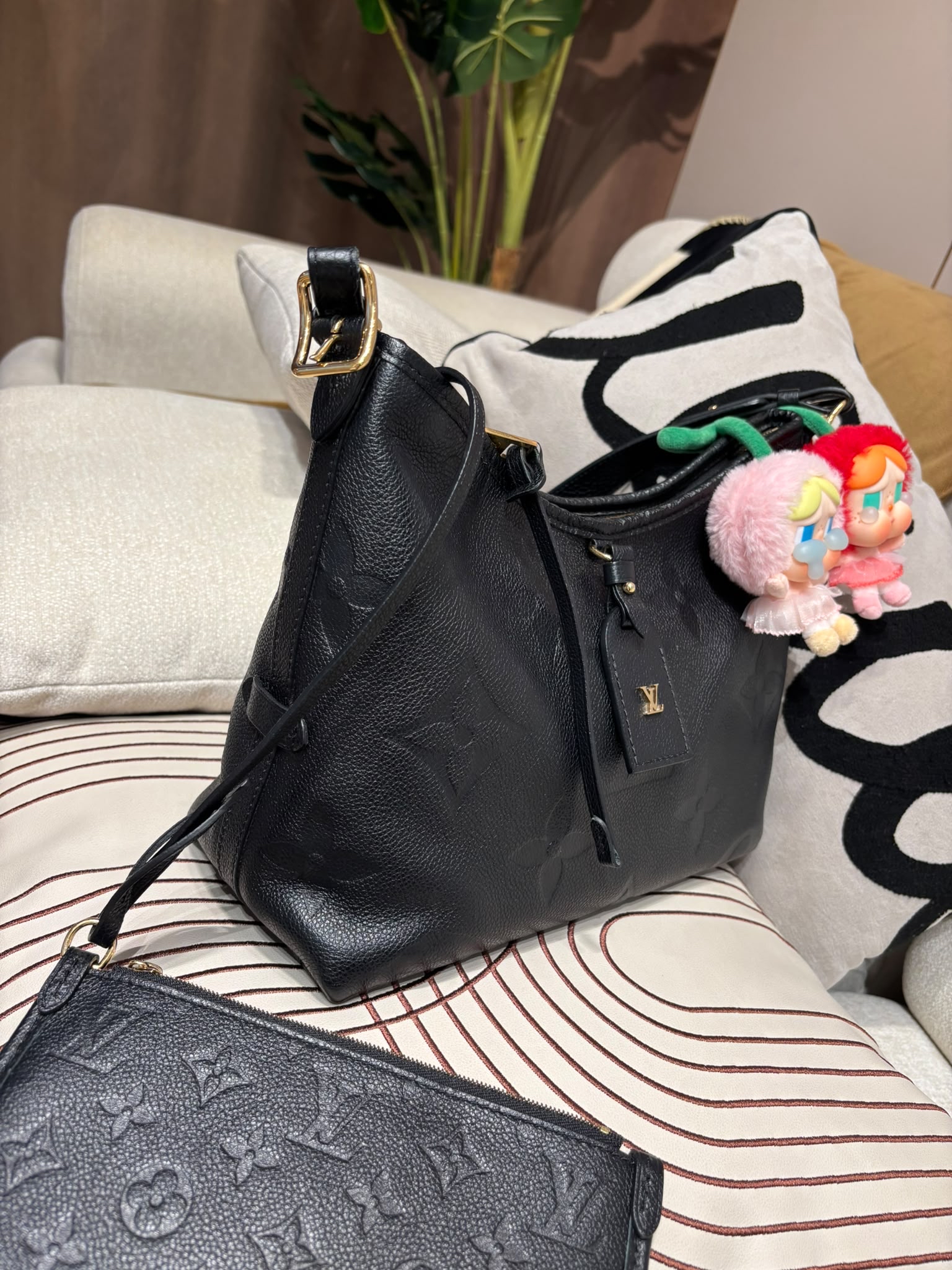 LV Carryall PM Calfskin 100%Authentic, 95%New ✅Pouch ✅Dust bag
