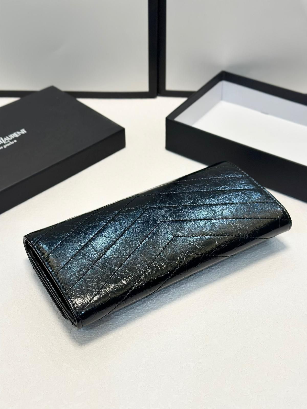 $ 288隻。新款單拉鏈錢Y*SL包登場！進口油蠟小牛皮+V形菱格紋，19×10cm