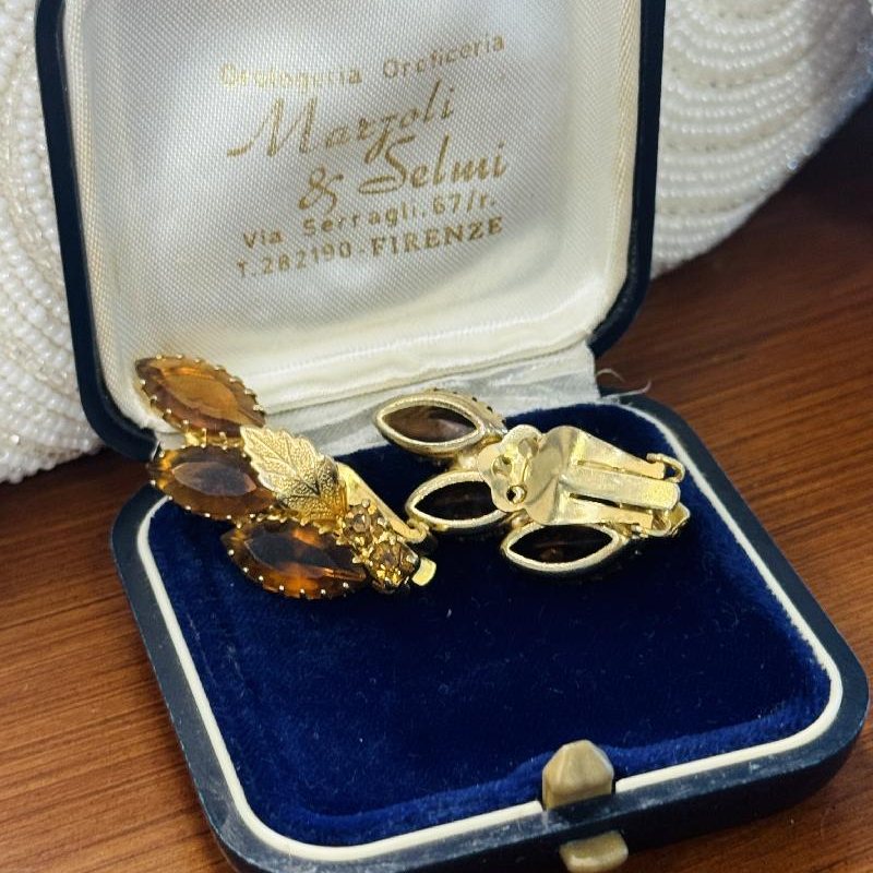 Vintage C.a. 1960s Amber Glass Golden Leaves Clip Earrings