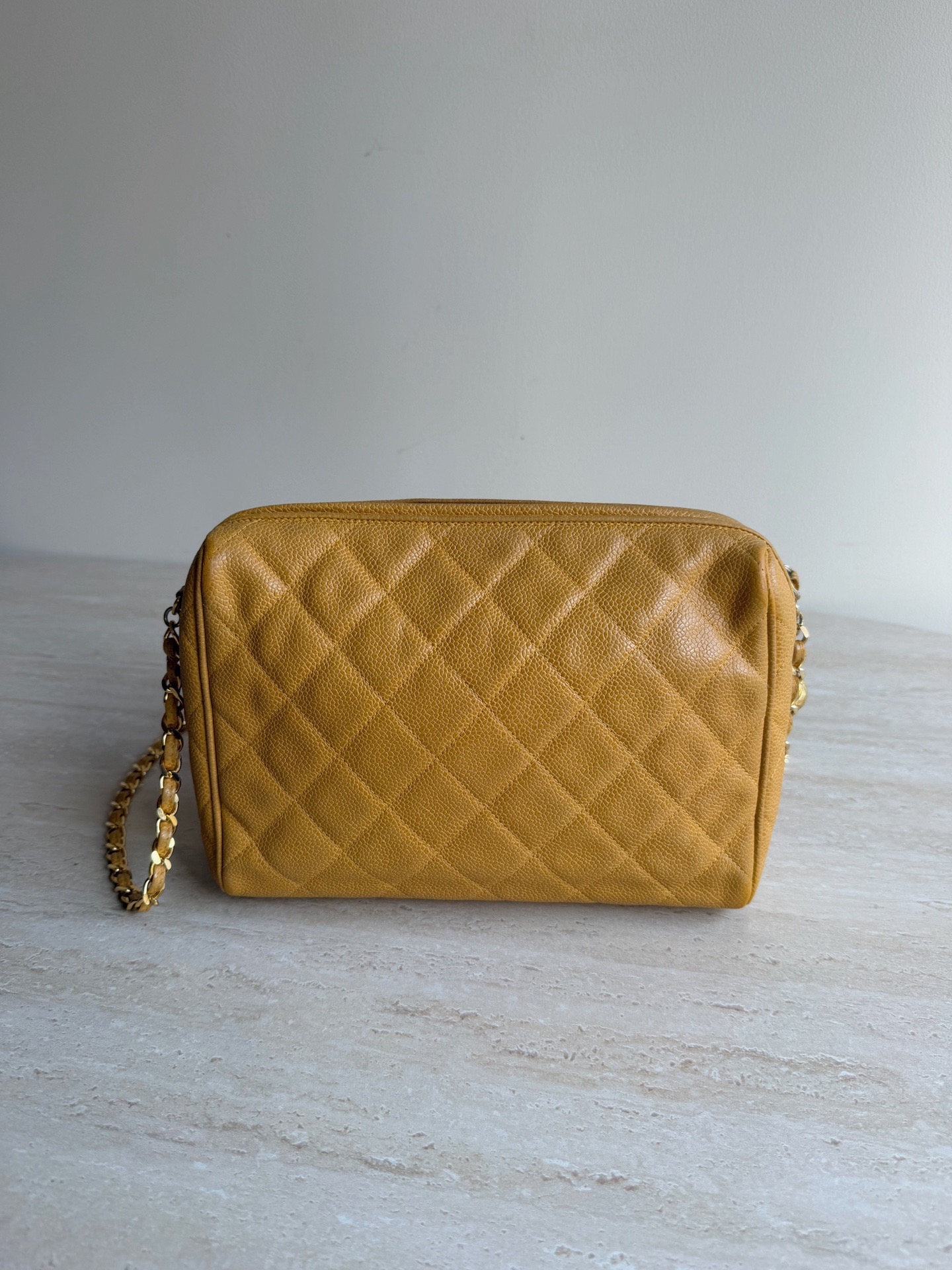 【預訂貨品】Chanel中古金球相機包 